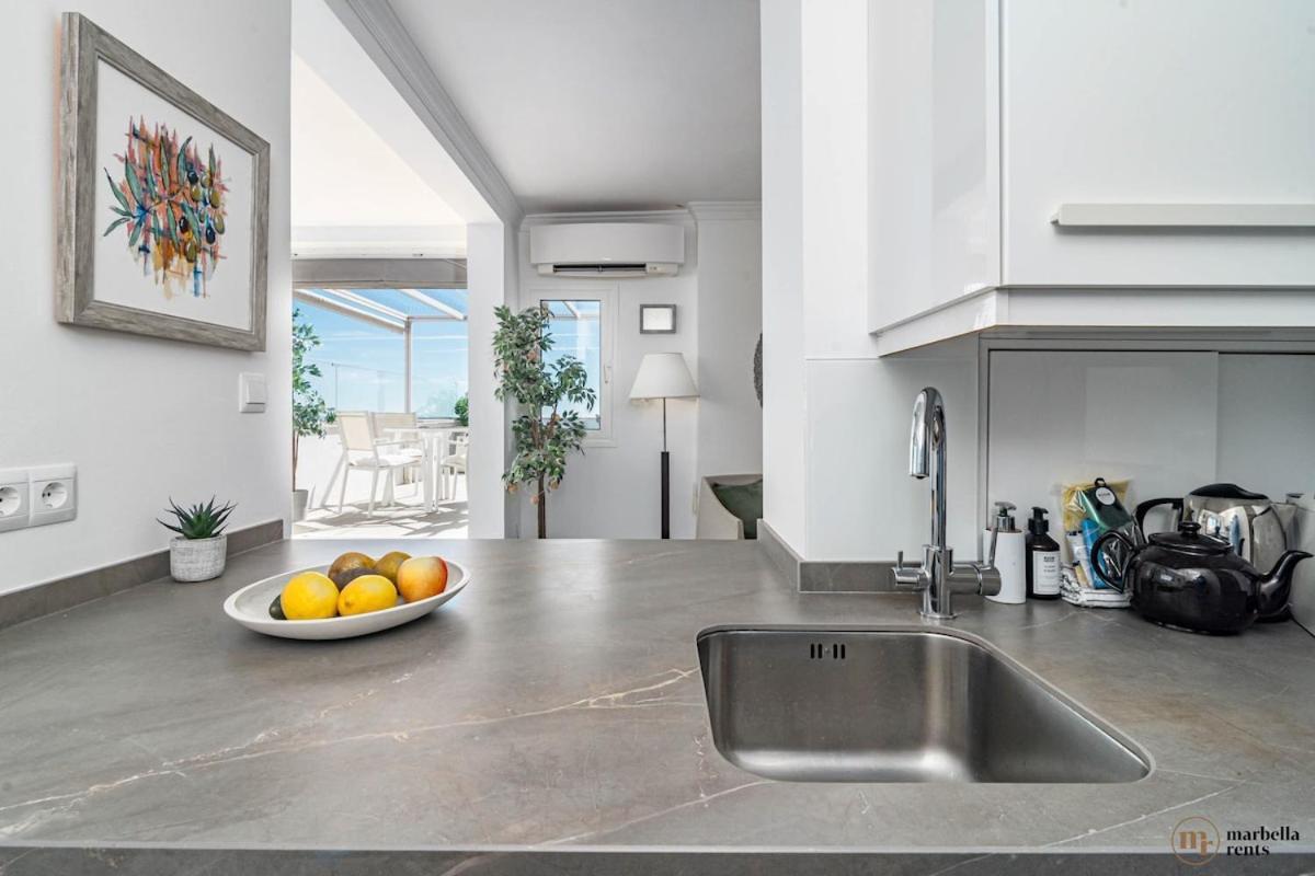 Apartment Victoria Blu Ref #95 *
