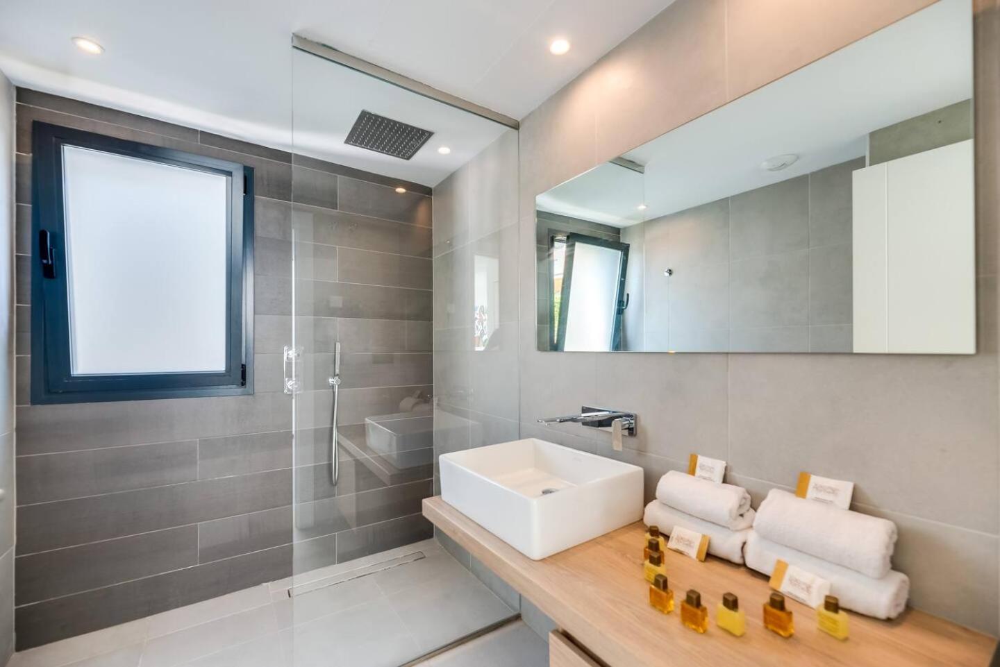 New Luxury 4br Pool, Bbq *
