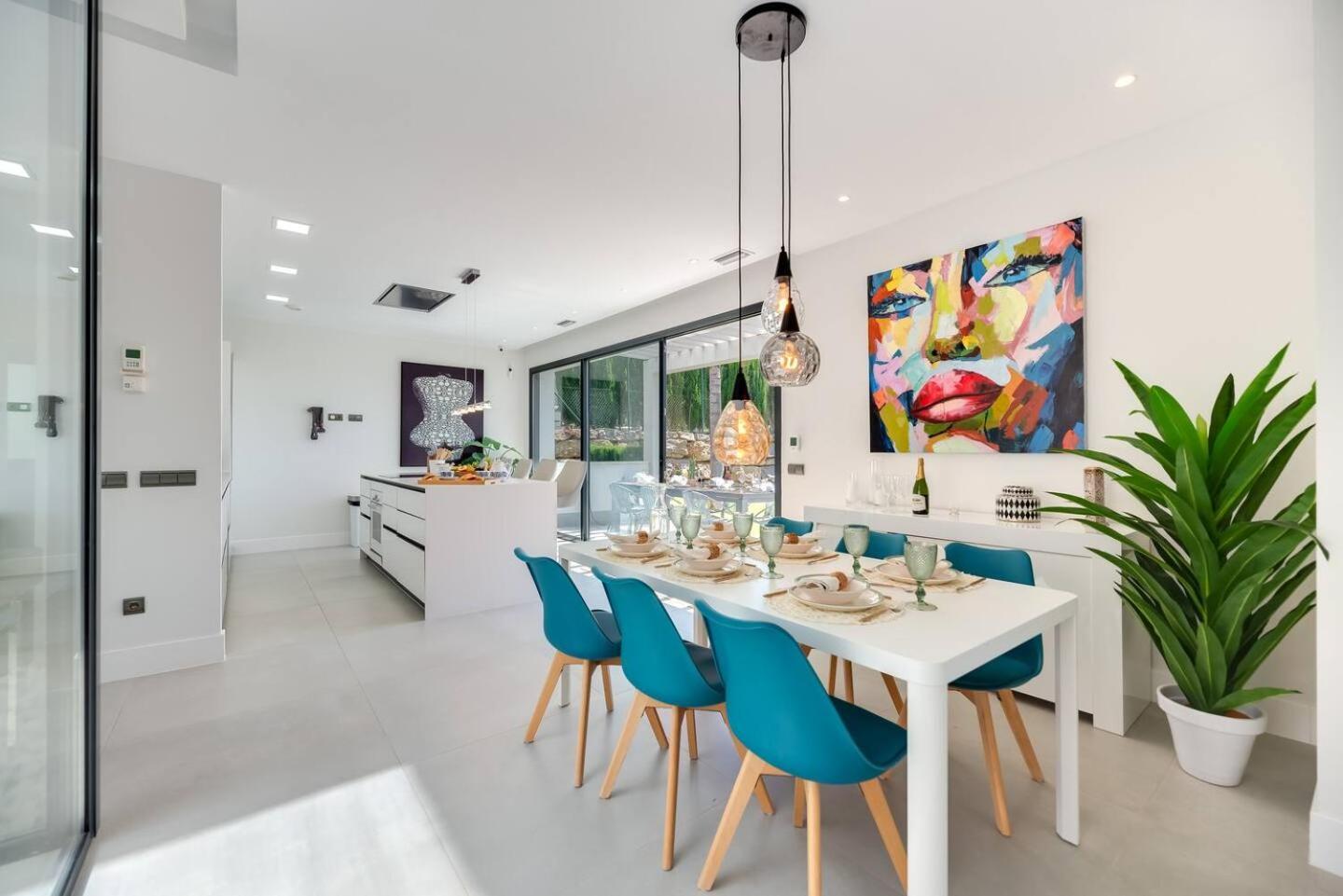 New Luxury 4br Pool, Bbq Villa Estepona