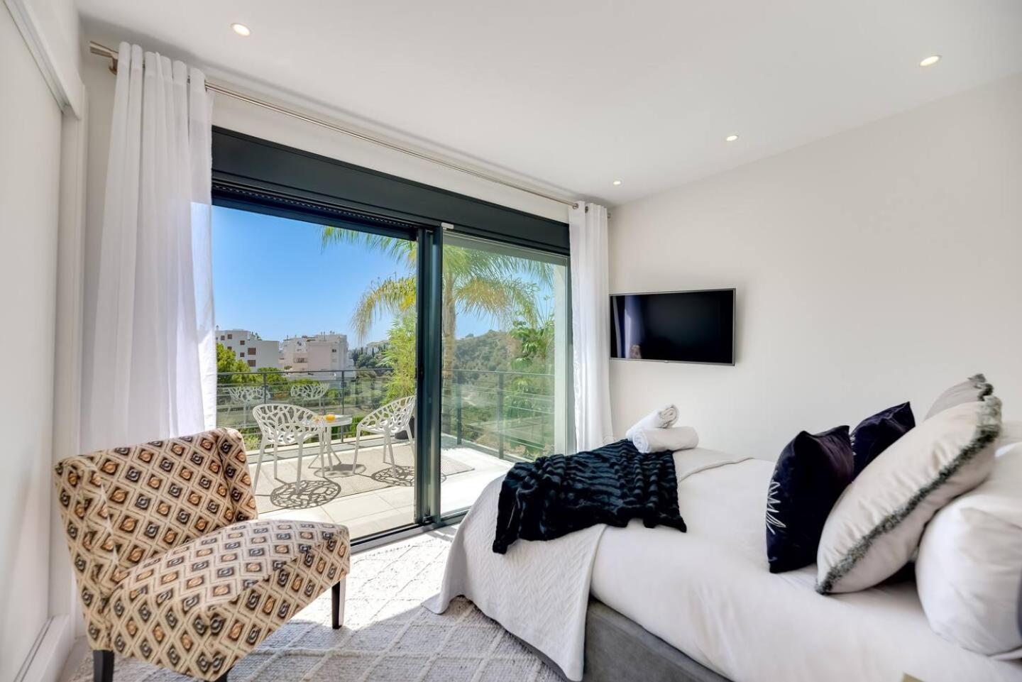 New Luxury 4br Pool, Bbq Estepona