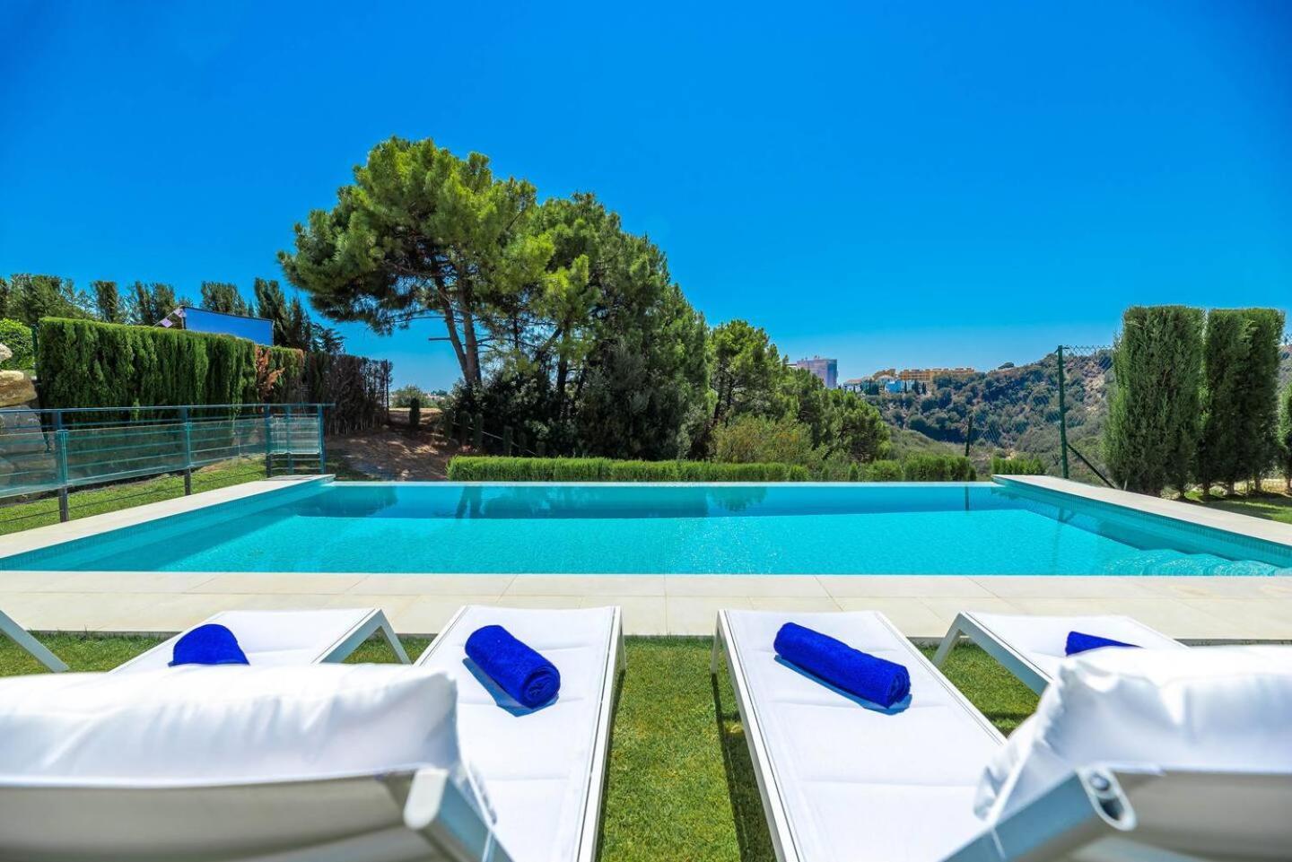 New Luxury 4br Pool, Bbq Villa