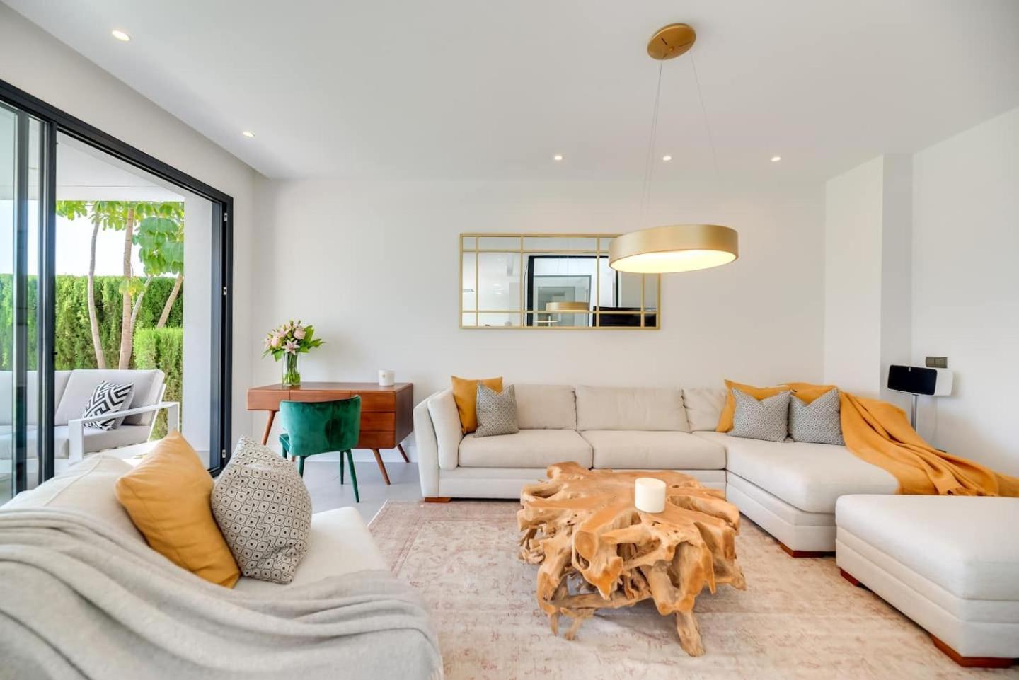 Villa New Luxury 4br Pool, Bbq Estepona