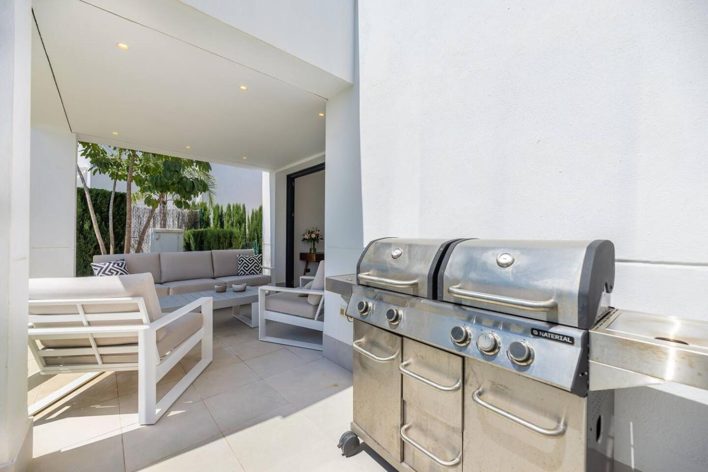 New Luxury 4br Pool, Bbq Villa Estepona