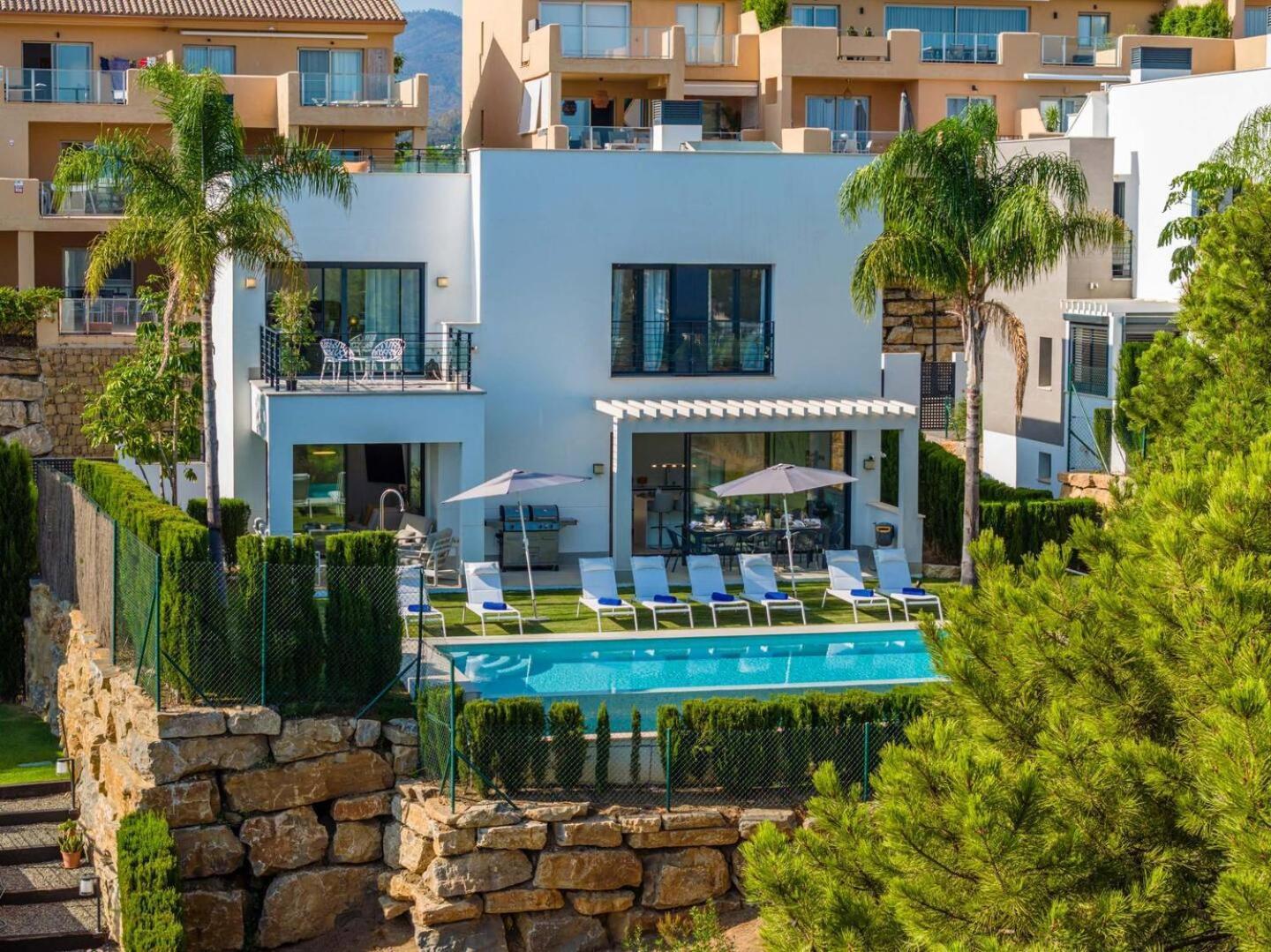 New Luxury 4br Pool, Bbq Villa Estepona