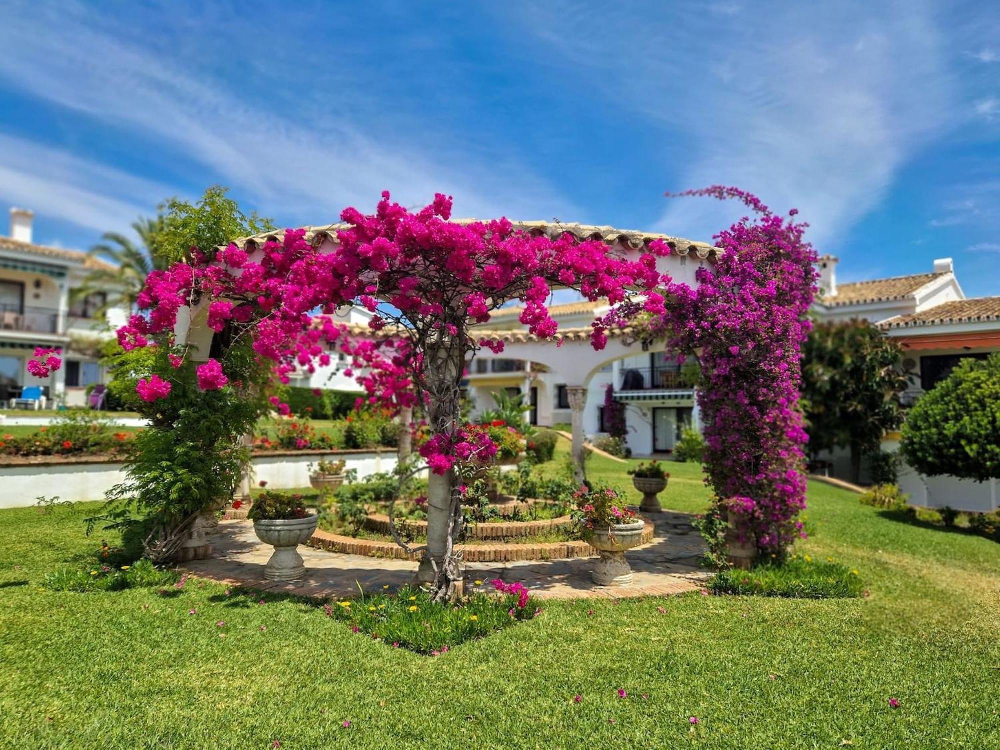 Modern Two Bedroom In Pueblo Cortes Del Golf Benahavis Apartment