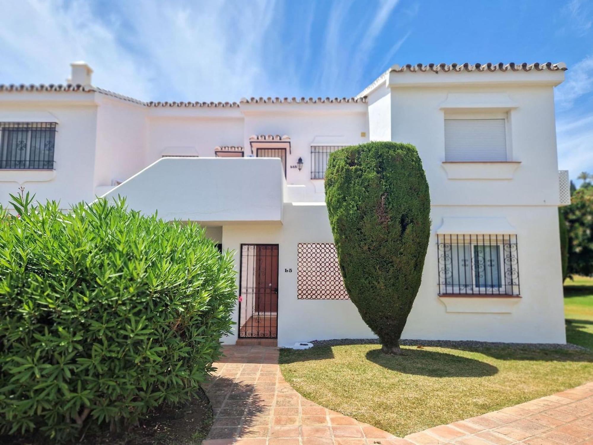 Apartment Modern Two Bedroom In Pueblo Cortes Del Golf Benahavis Estepona