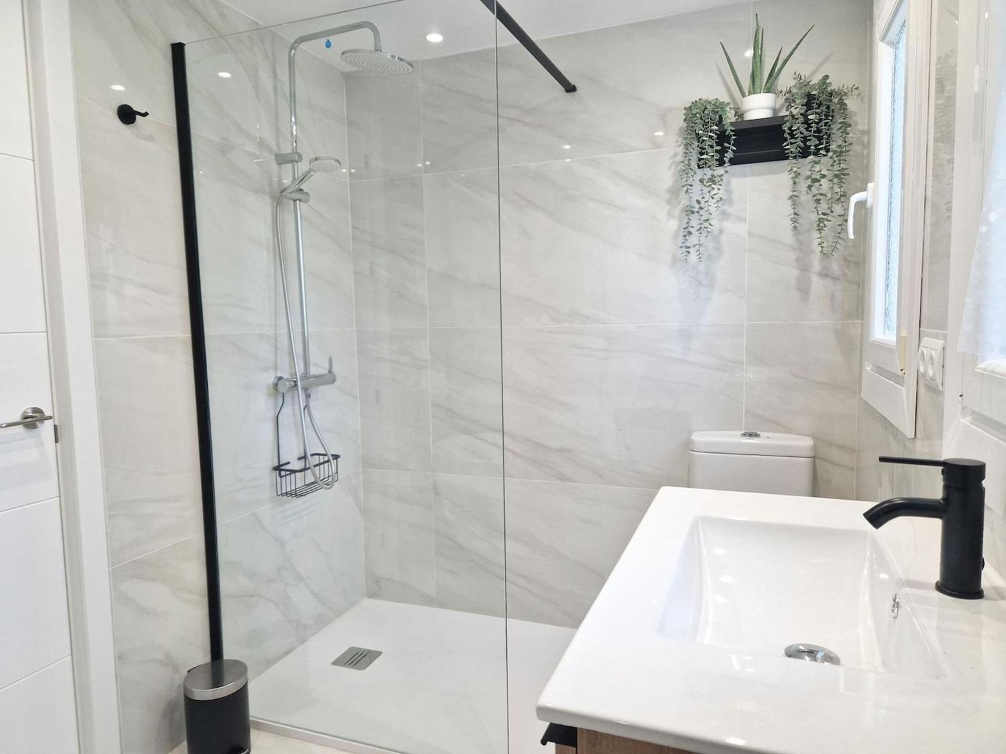 Modern Two Bedroom In Pueblo Cortes Del Golf Benahavis *