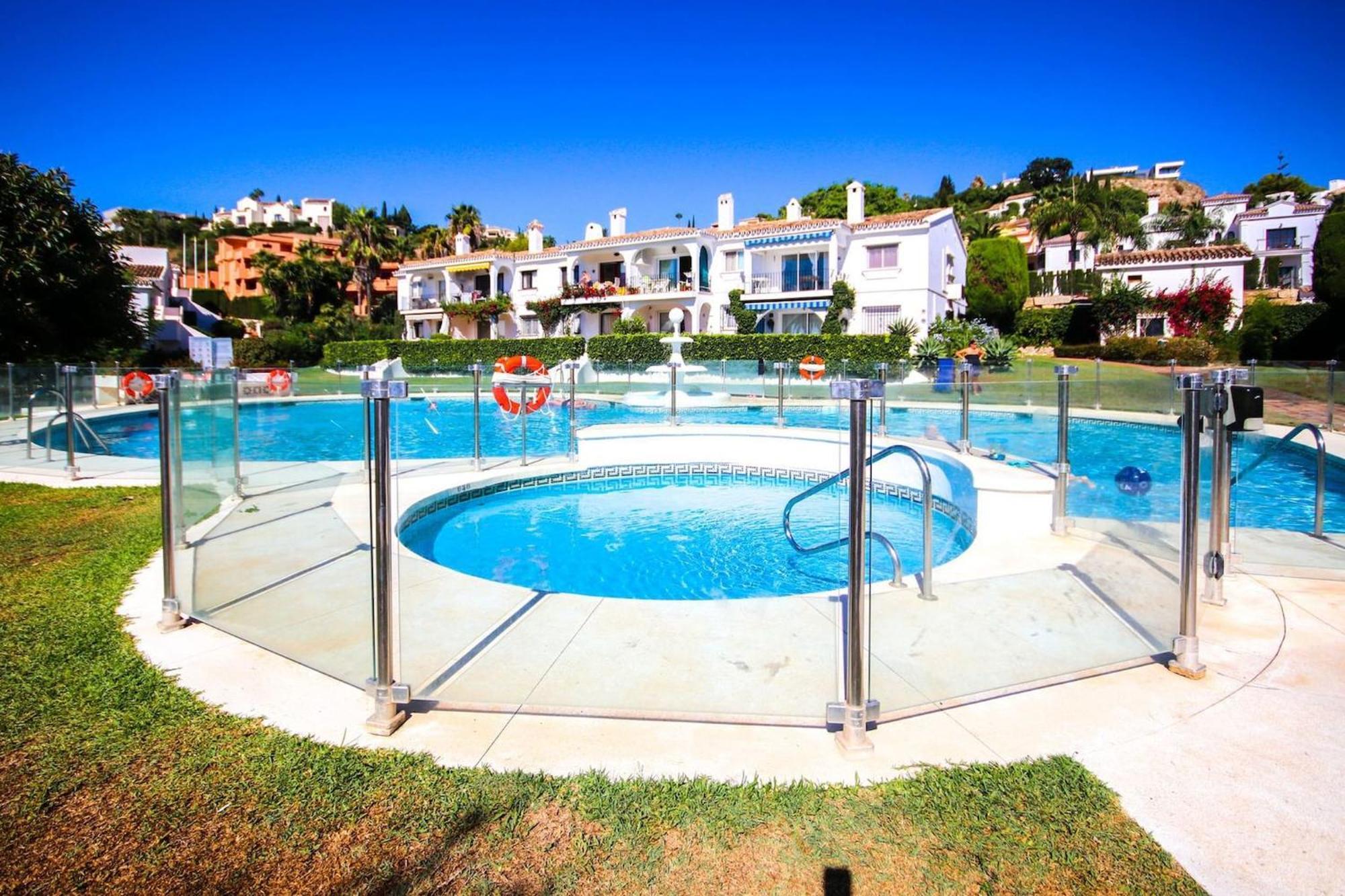 Modern Two Bedroom In Pueblo Cortes Del Golf Benahavis Estepona