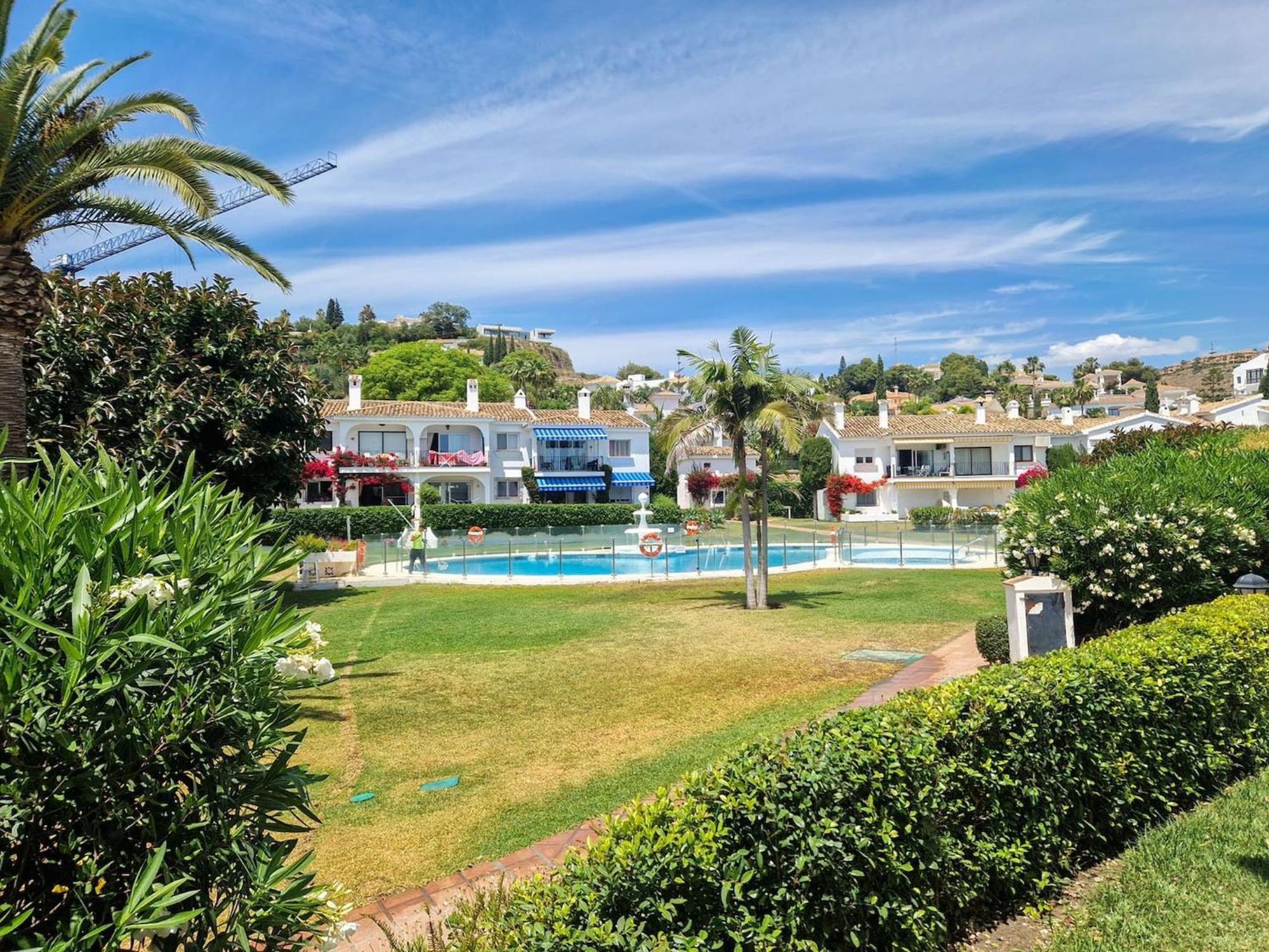 Modern Two Bedroom In Pueblo Cortes Del Golf Benahavis Apartment