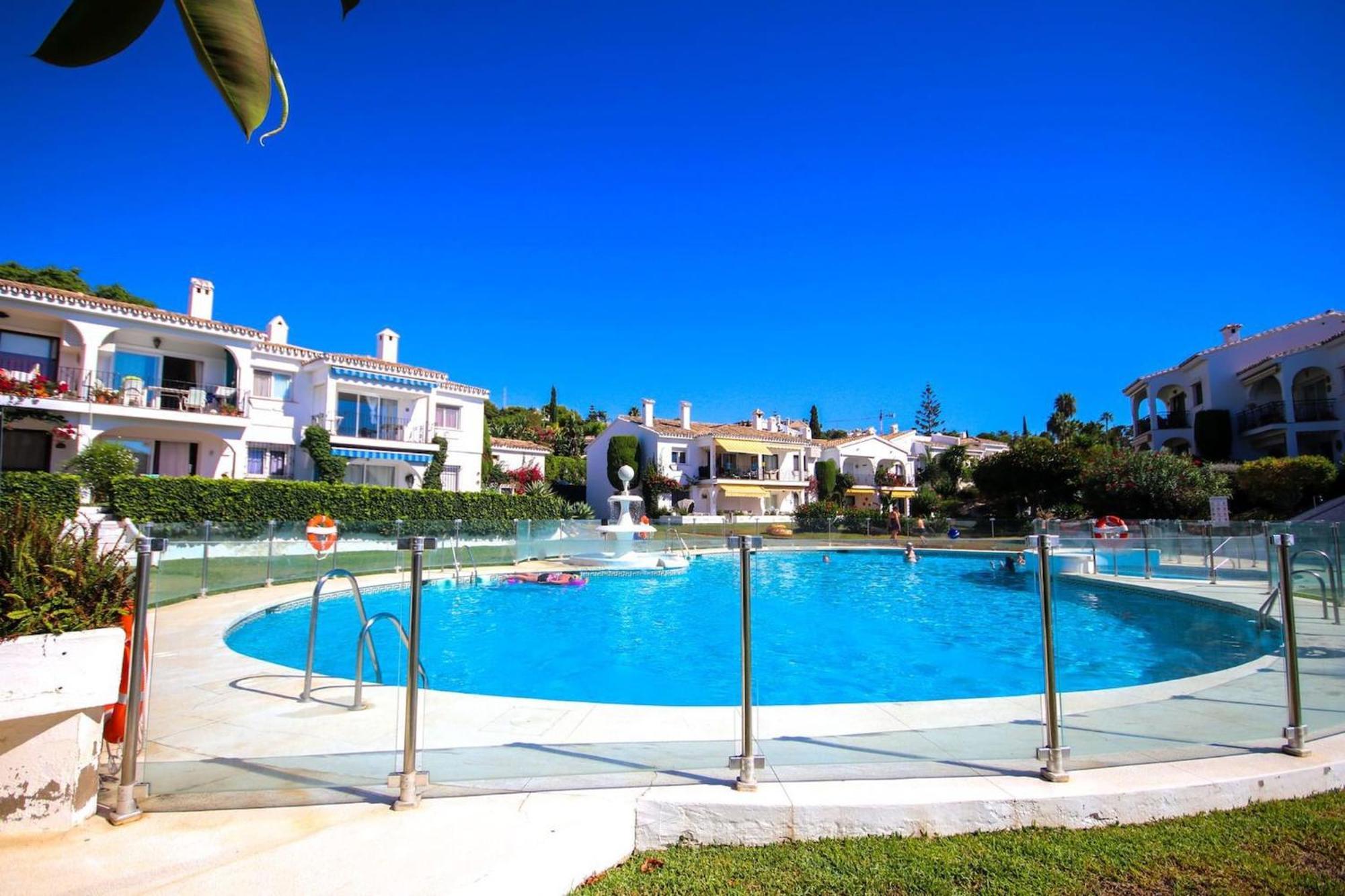 Modern Two Bedroom In Pueblo Cortes Del Golf Benahavis Apartment