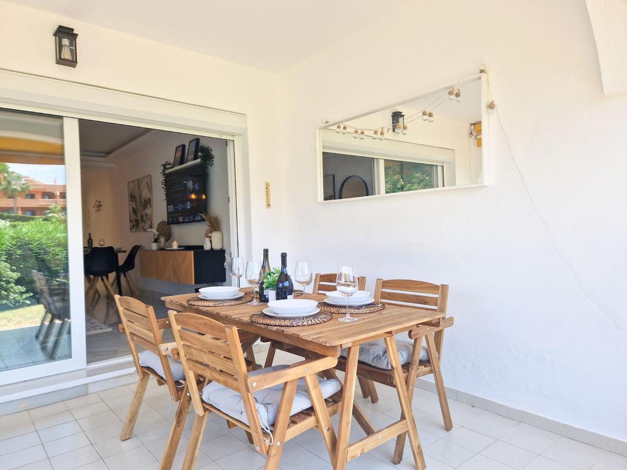 Modern Two Bedroom In Pueblo Cortes Del Golf Benahavis Apartment *