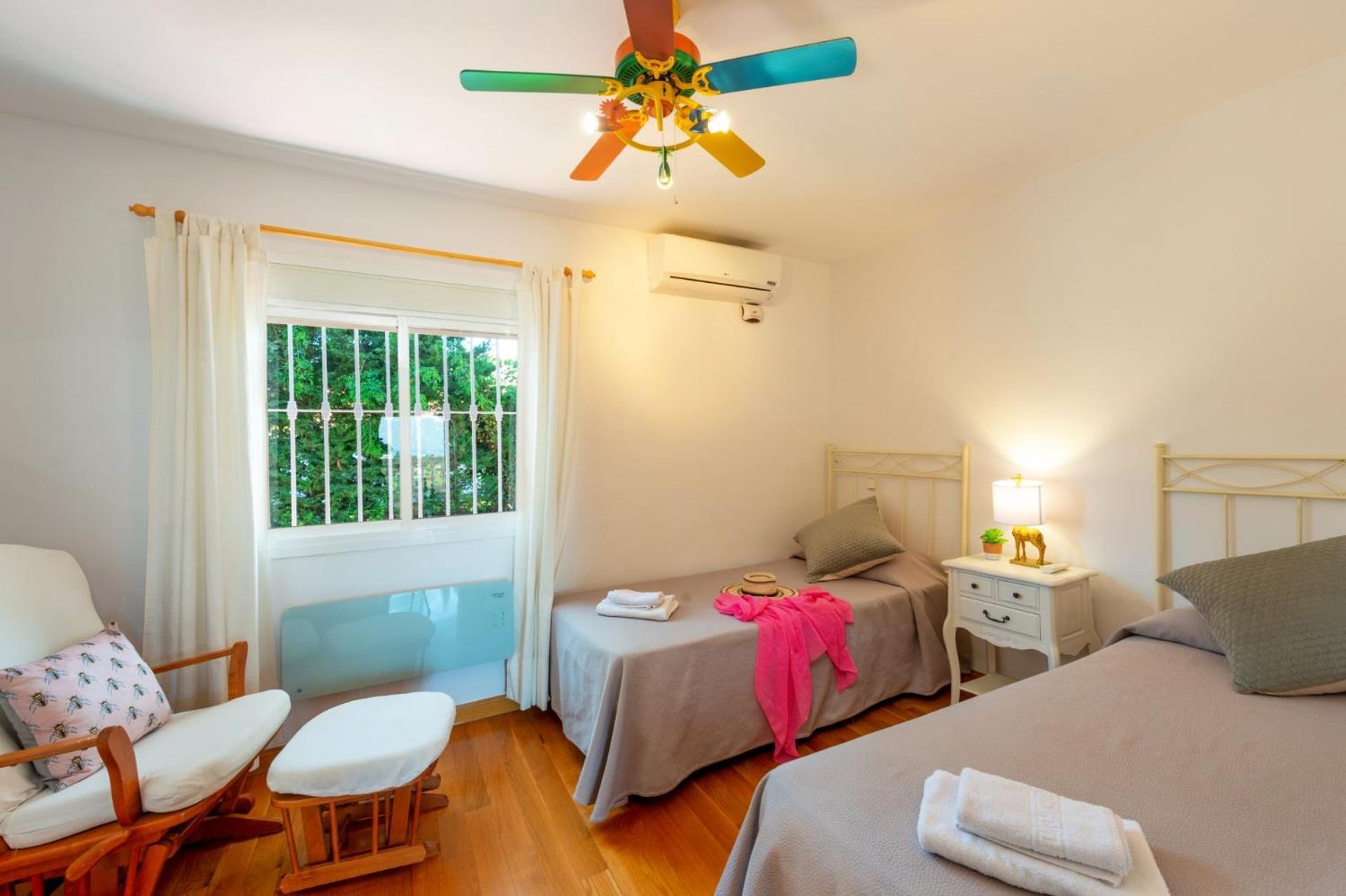 Holivista Elegant 4-bedroom Spanish In *