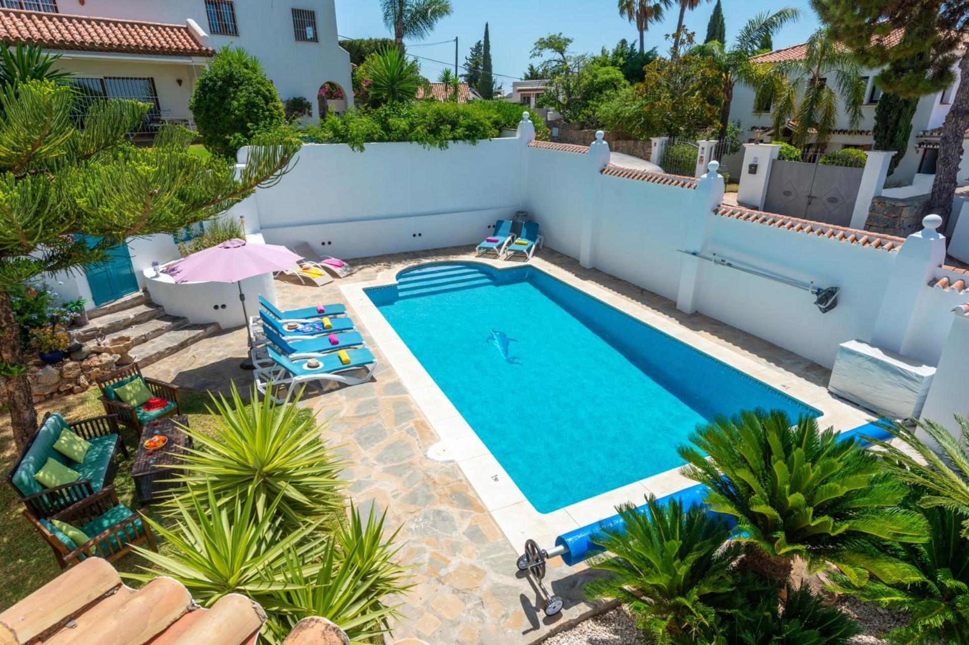 Villa Holivista Elegant 4-bedroom Spanish In
