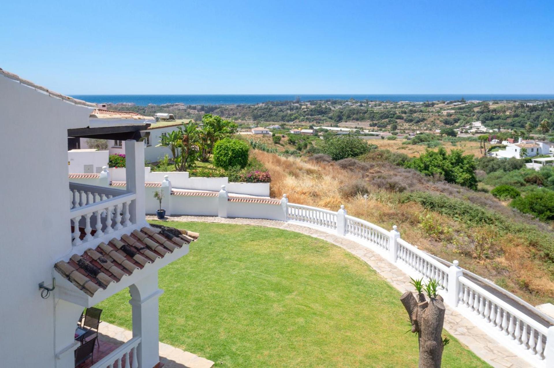 Holivista Elegant 4-bedroom Spanish In Villa