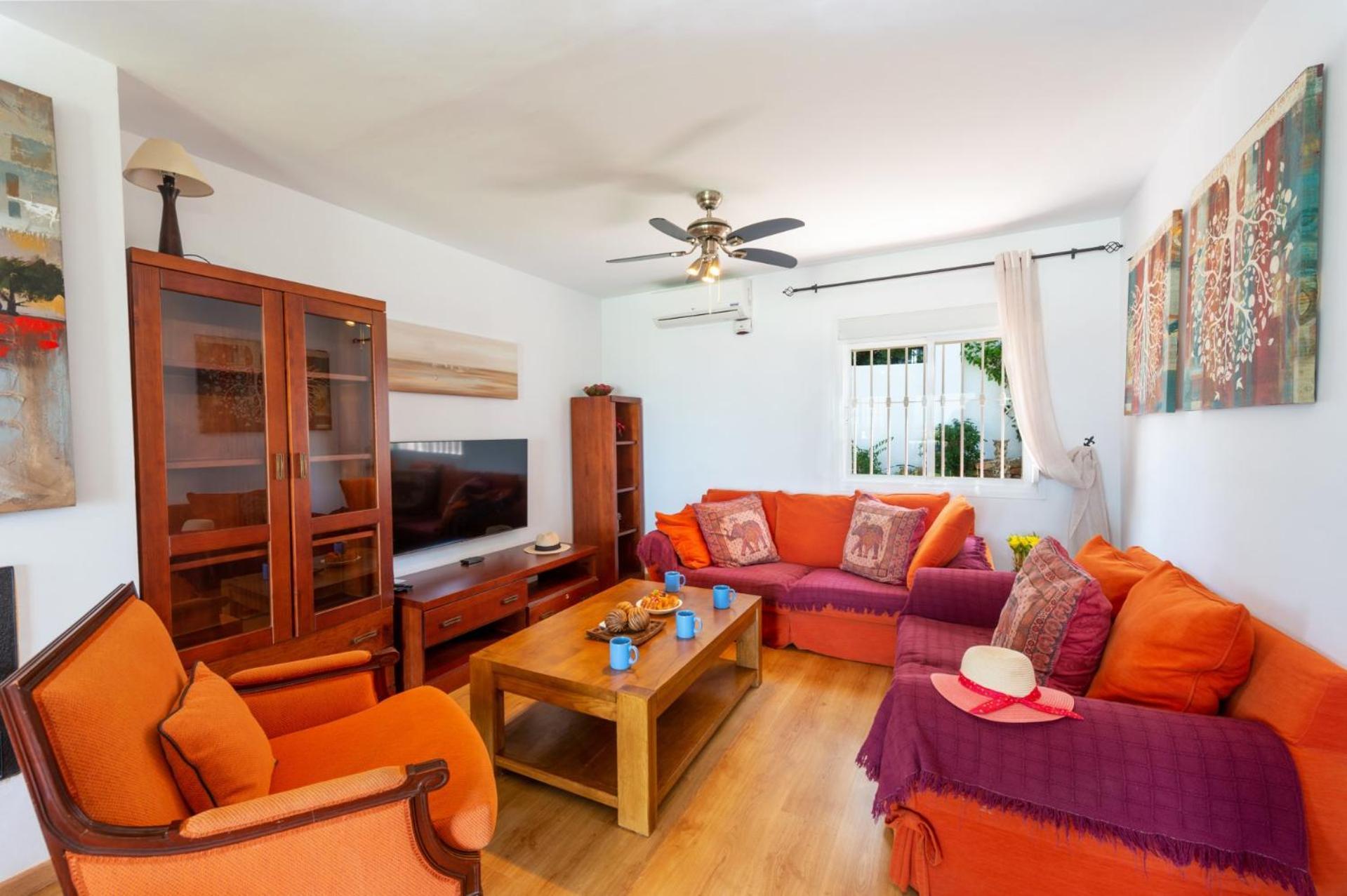 Holivista Elegant 4-bedroom Spanish In Villa *