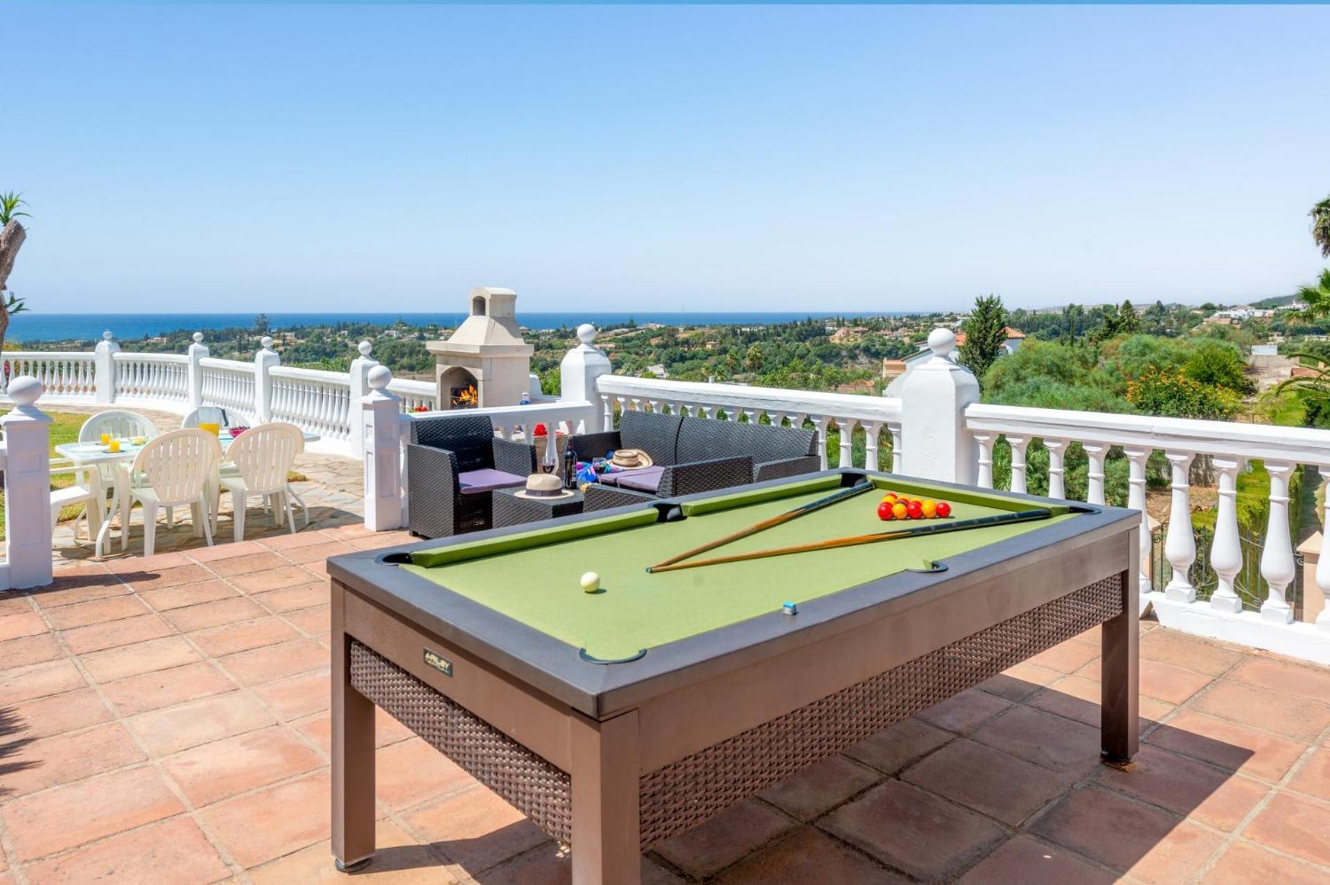 Holivista Elegant 4-bedroom Spanish In Villa *