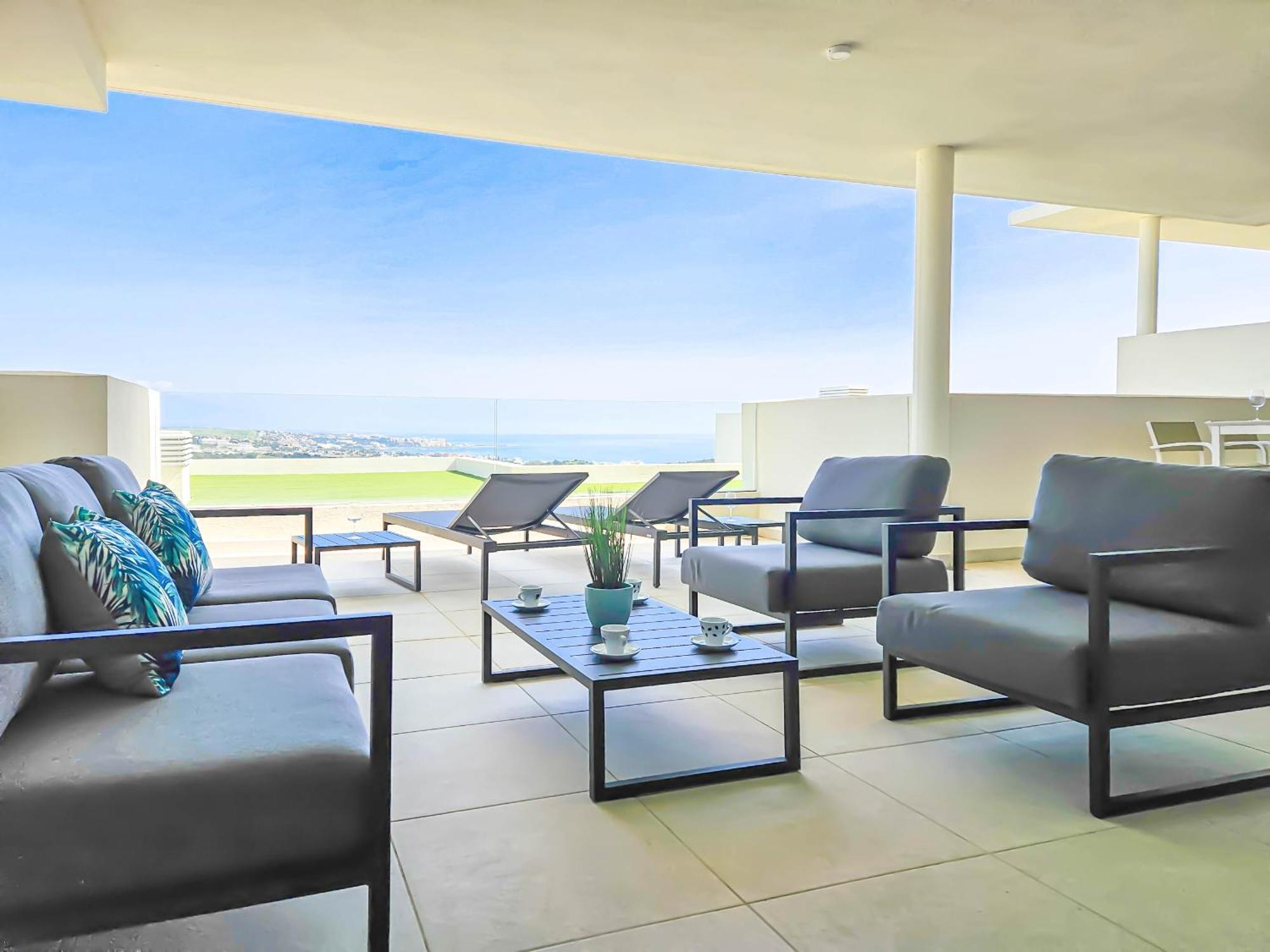 Modern 2 Bed Ground Floor Cortesin Apartment