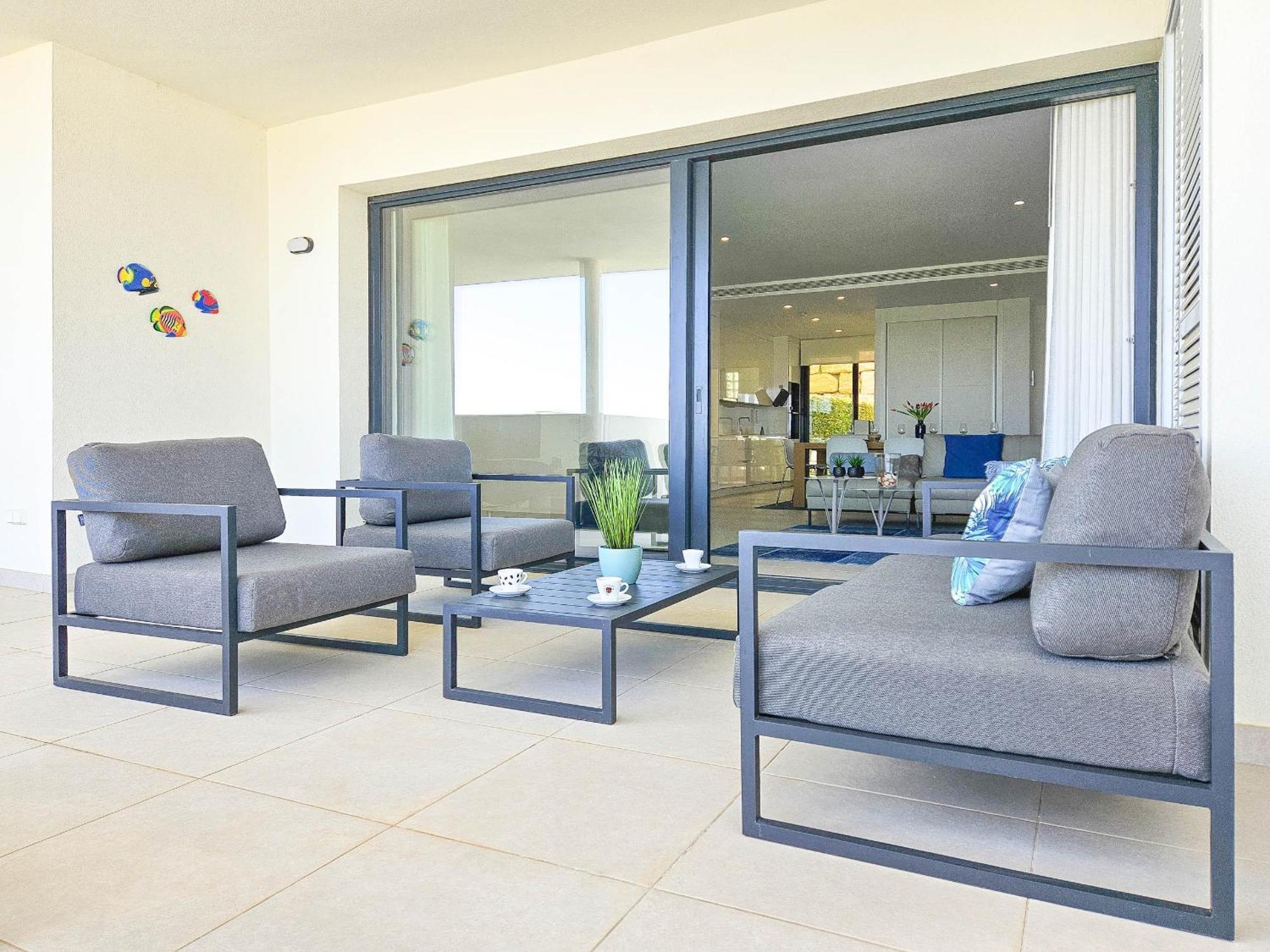 Apartment Modern 2 Bed Ground Floor Cortesin