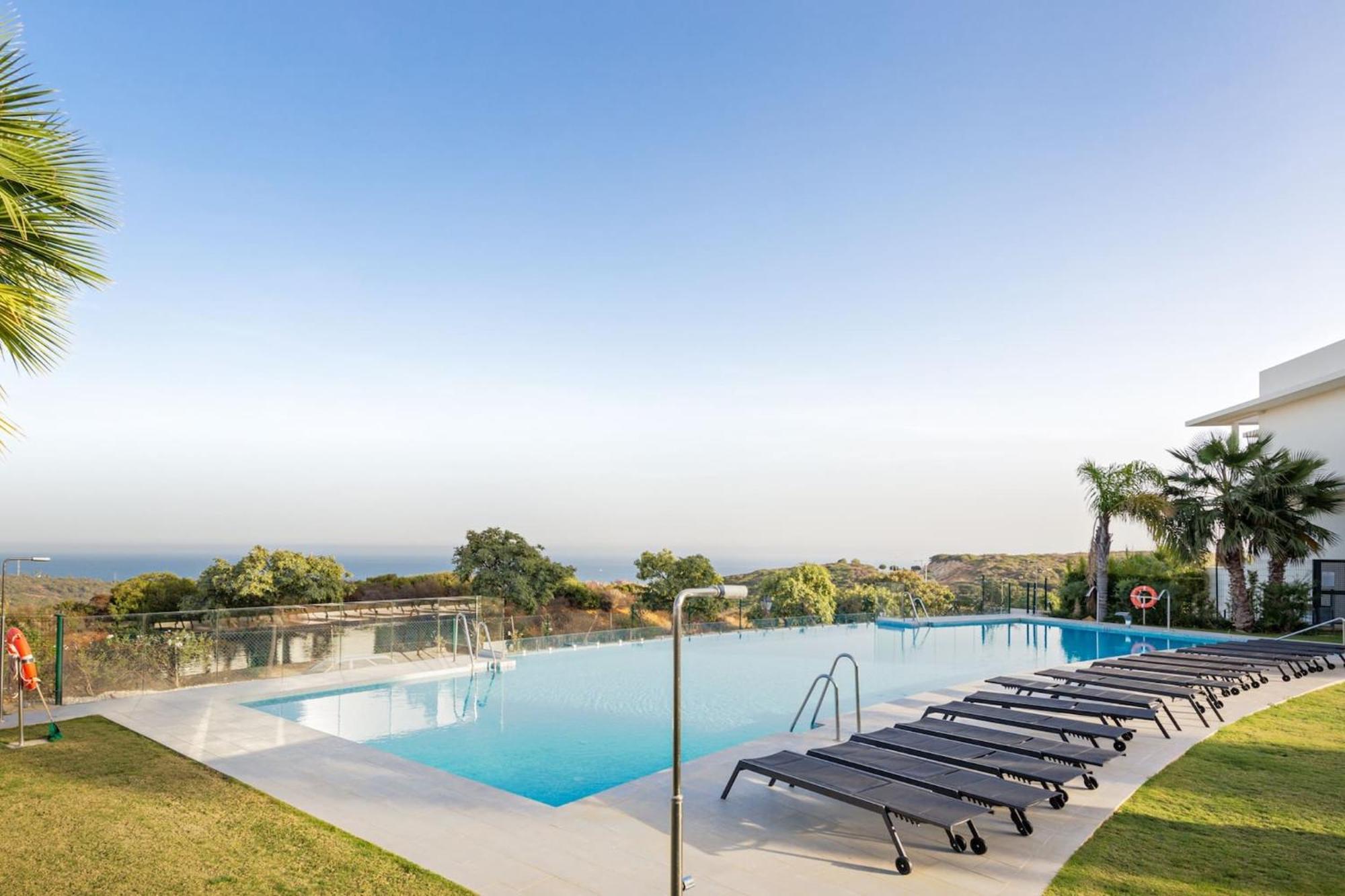 Modern 2 Bed Ground Floor Cortesin Apartment