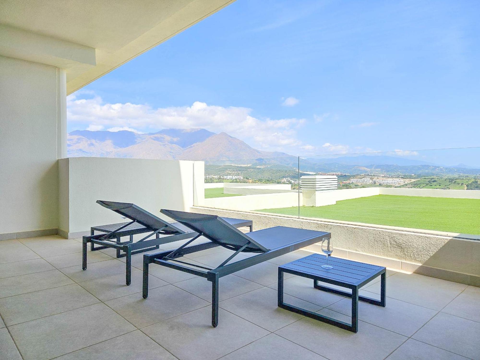 Modern 2 Bed Ground Floor Cortesin Apartment