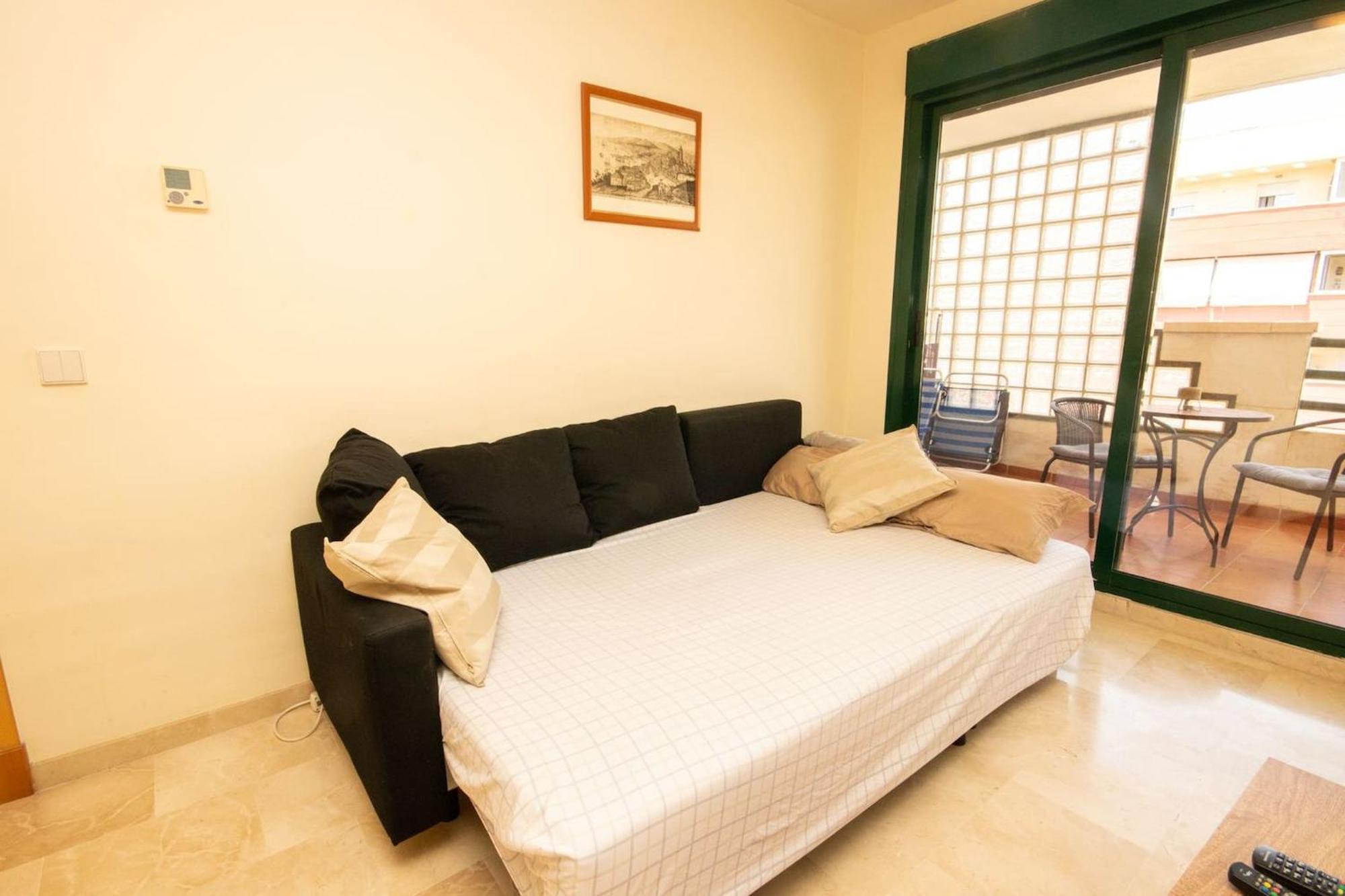 One Bedroom In Apartment *