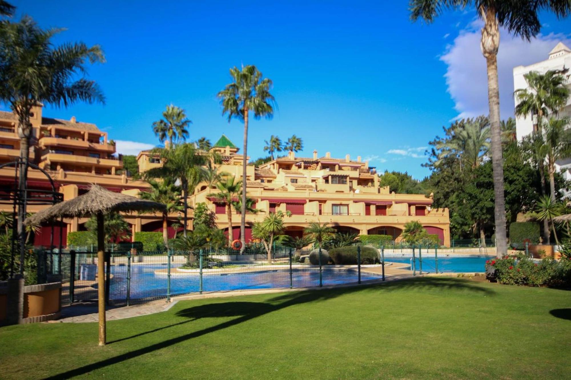 Penthouse Great Sea Views & Access Estepona