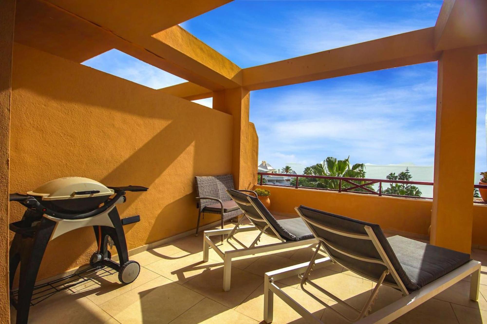Penthouse Great Sea Views & Access Estepona