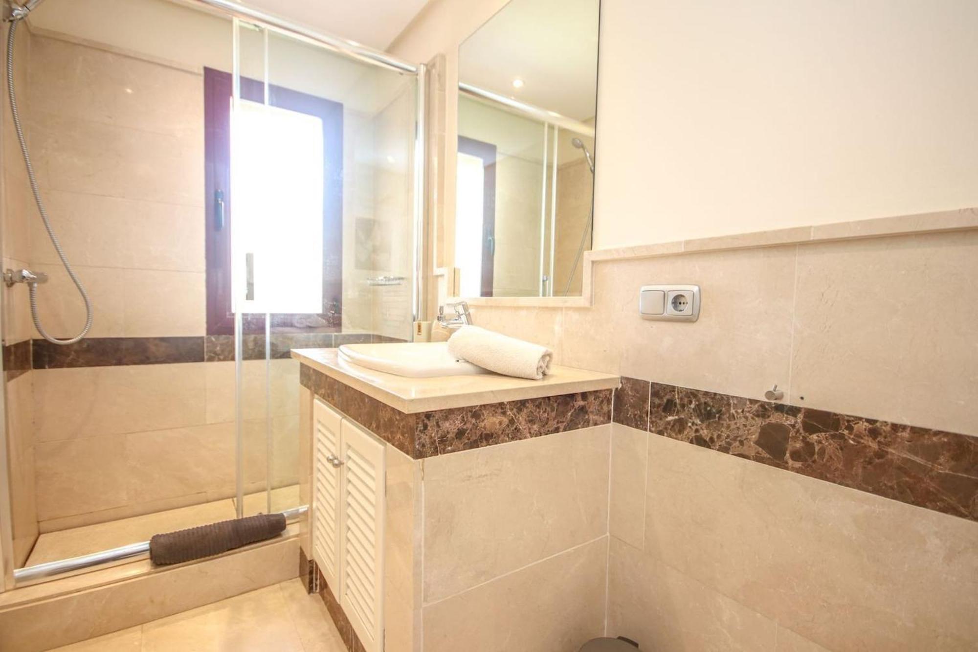 Apartment Penthouse Great Sea Views & Access *