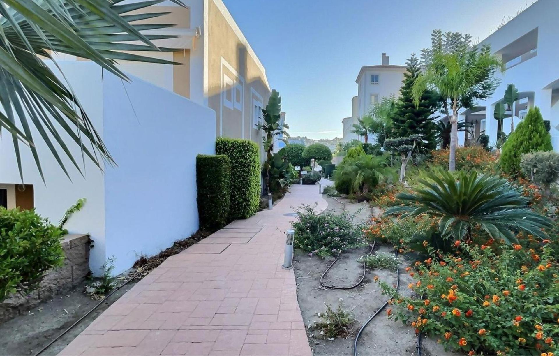 Stunning 2-bedroom Duplex Penthouse In El Paraiso, * Estepona