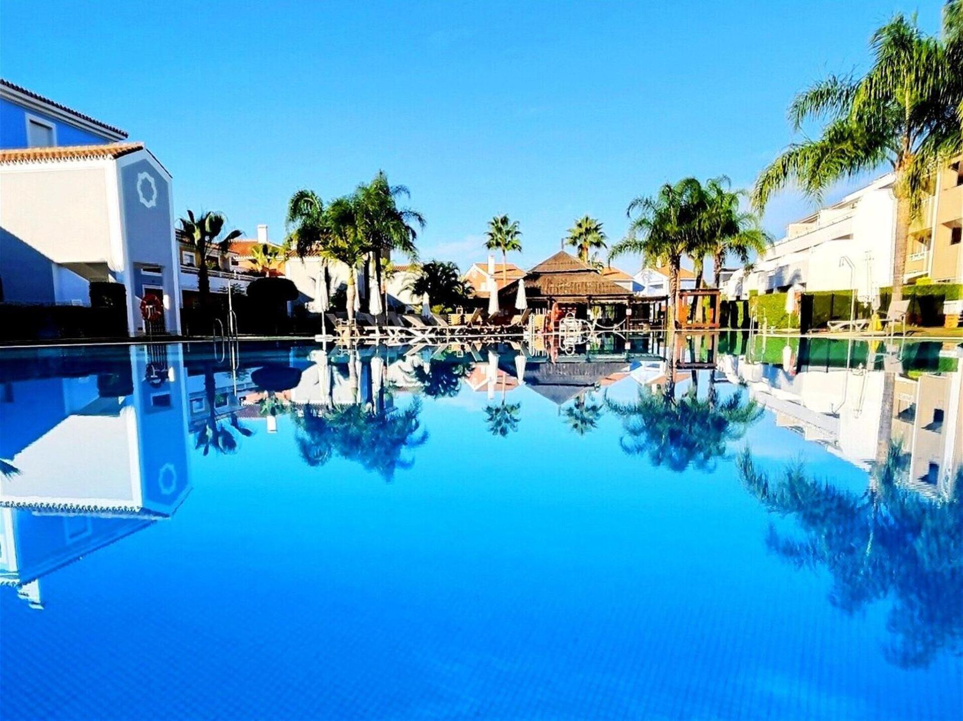 Apartment Stunning 2-bedroom Duplex Penthouse In El Paraiso,