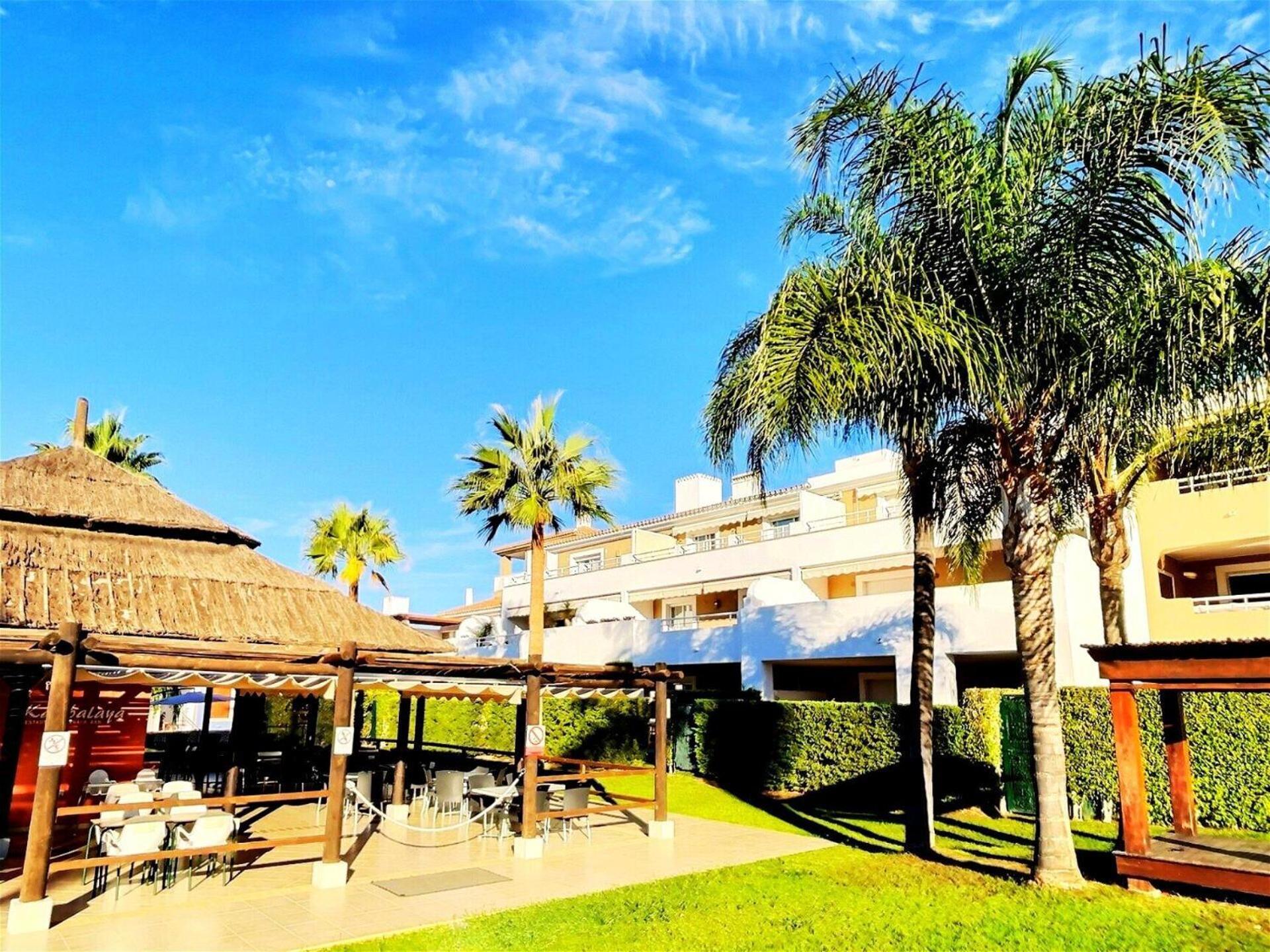 Apartment Stunning 2-bedroom Duplex Penthouse In El Paraiso, *