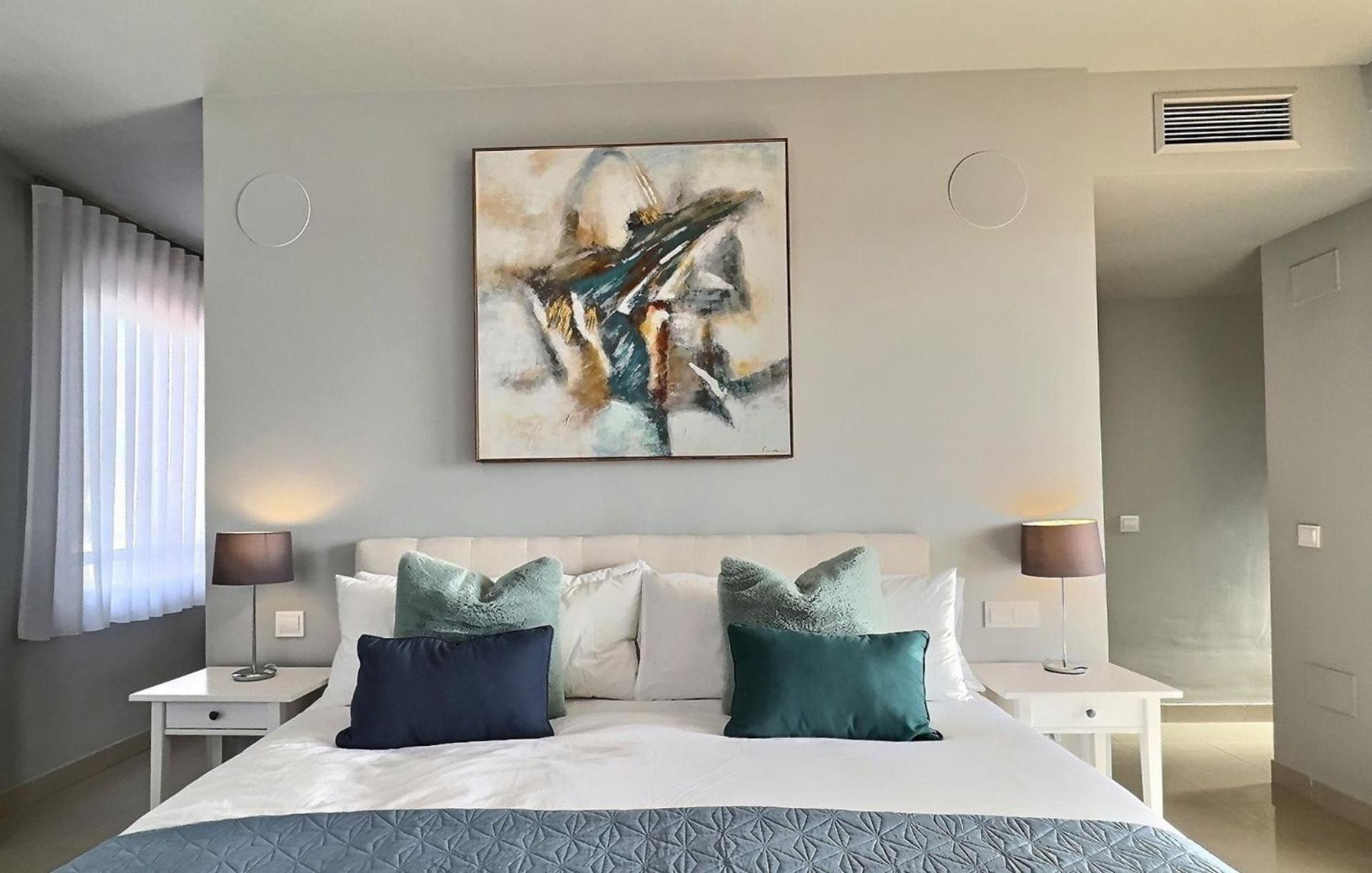 Apartment Stunning 2-bedroom Duplex Penthouse In El Paraiso, *