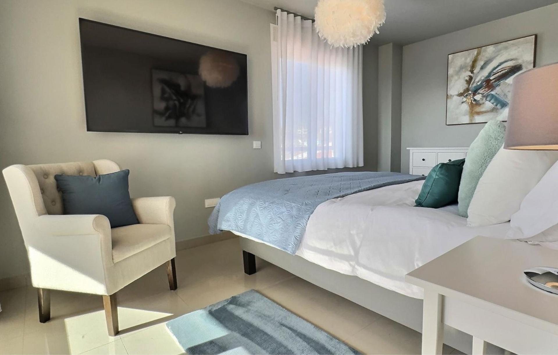 Apartment Stunning 2-bedroom Duplex Penthouse In El Paraiso, Estepona
