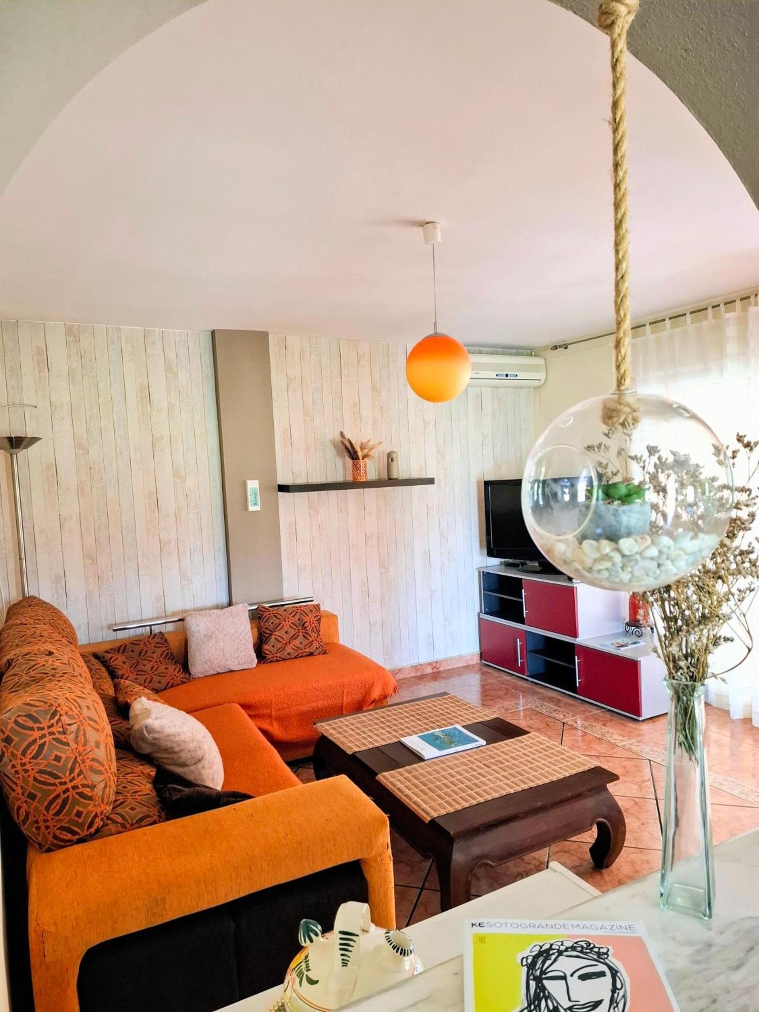 Apartment Sunflower House *
