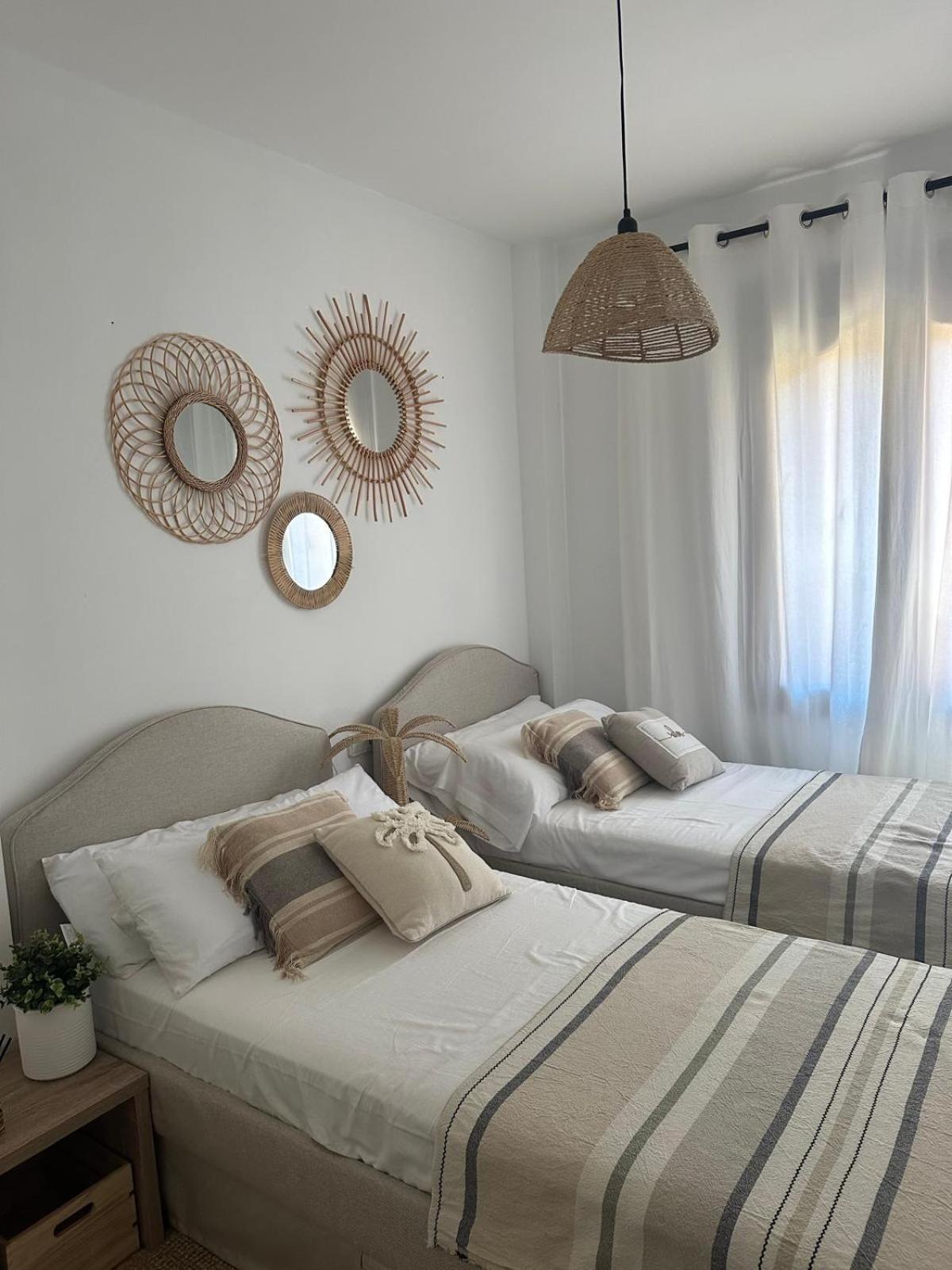 Costa Galera Con Piscinas Jardin Y Un Bano Cercano A La Playa * Estepona