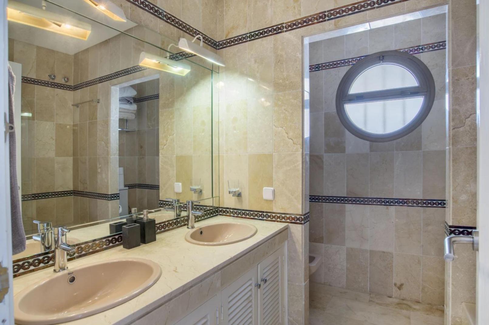 Stunning 6bedrooms Marbella With By Lodgerstrip Pousada Estepona