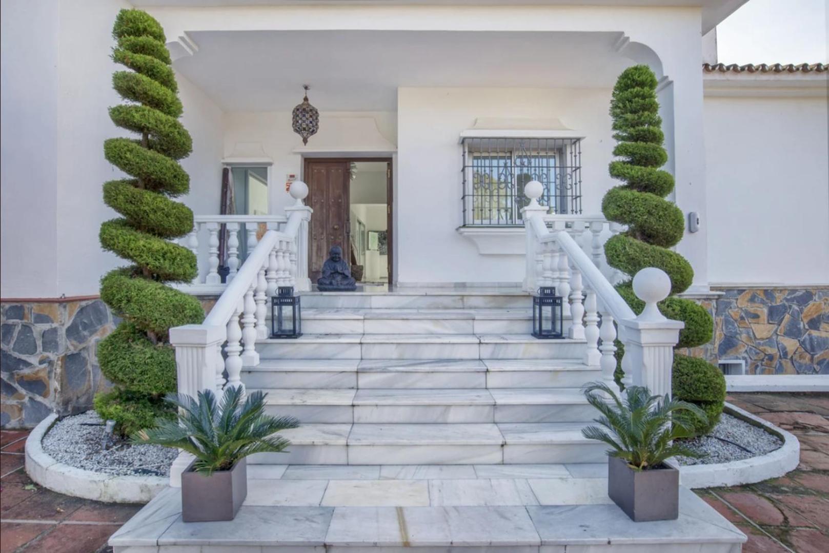 Stunning 6bedrooms Marbella With By Lodgerstrip Pousada Estepona