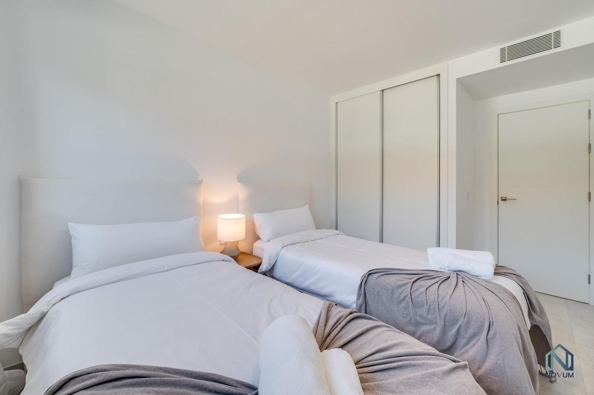 Newly Built 2 Bdrm Modern Oasis W Gym & Pool Apartment *