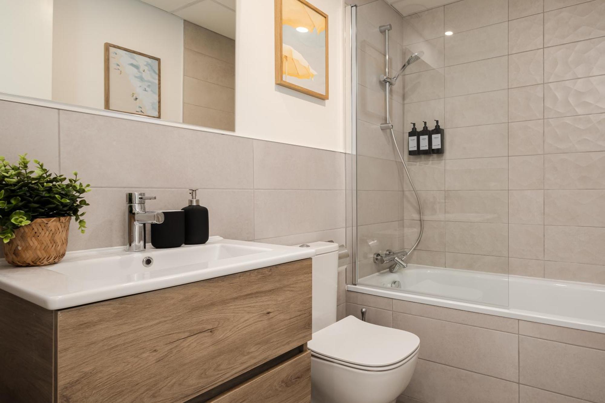 New Cozy 2-bedroom In Center Apartment