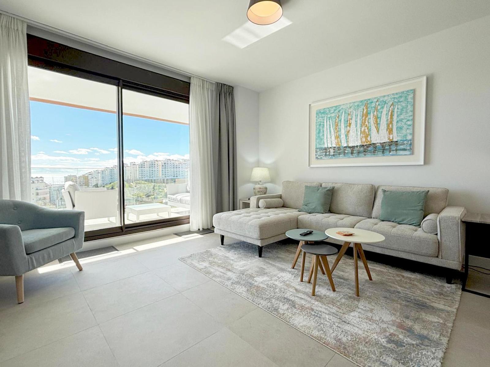 Town Luxury Pluto Apartment