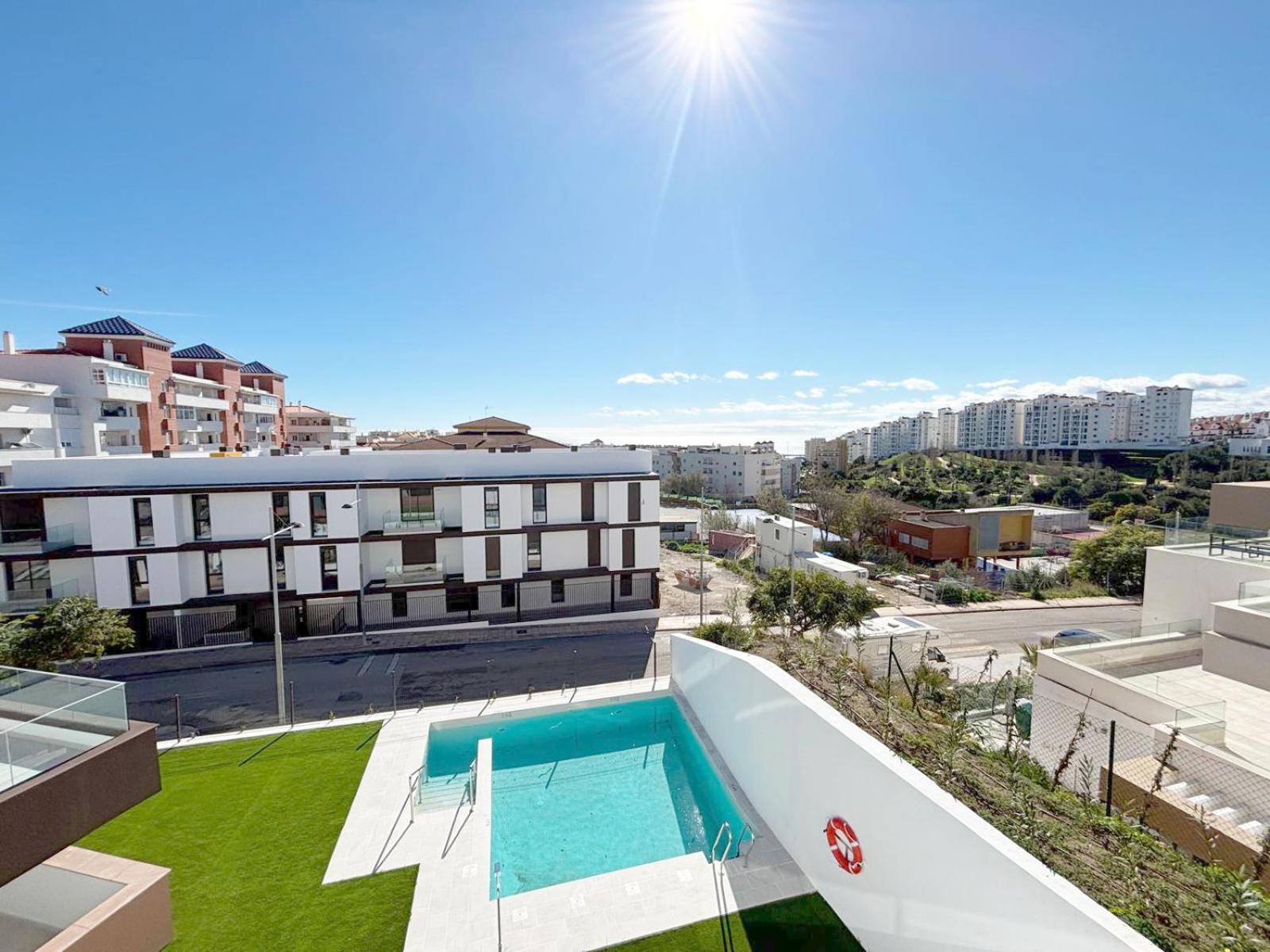 Town Luxury Pluto Apartment
