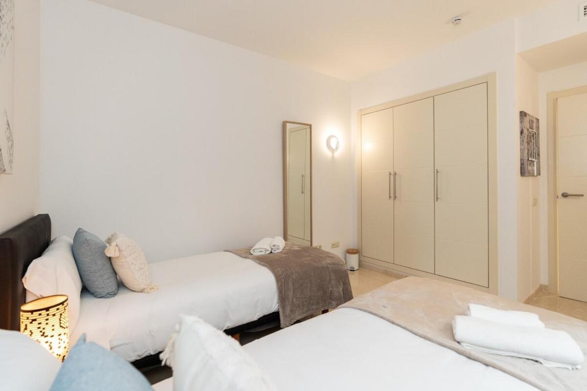 Al-704 - - Alcazaba Lagoon Apartment Estepona