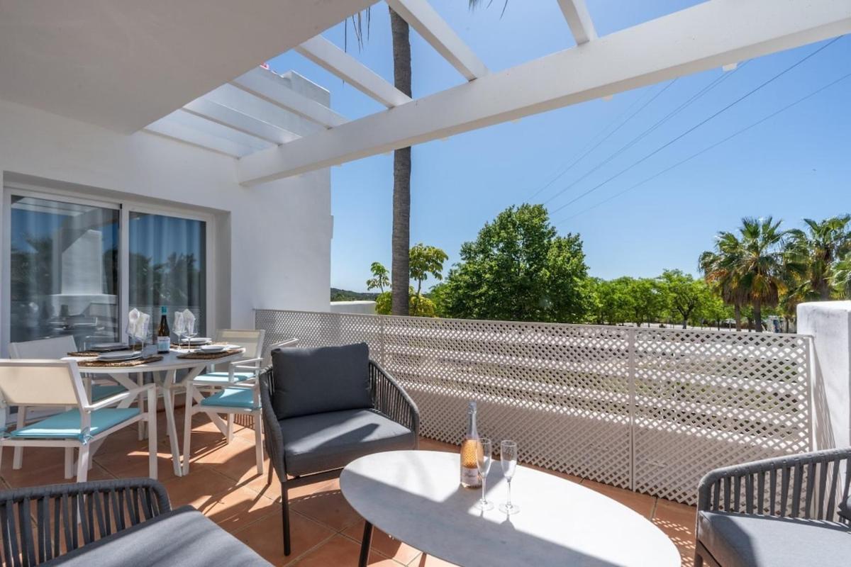Al-114 - - Alcazaba Lagoon 2 Bed Apartamento Estepona