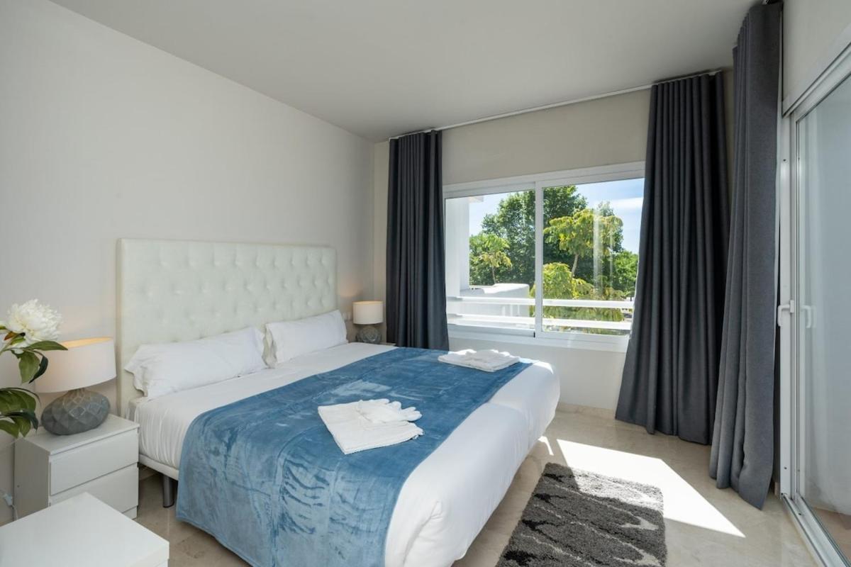 Al-114 - - Alcazaba Lagoon 2 Bed * Estepona