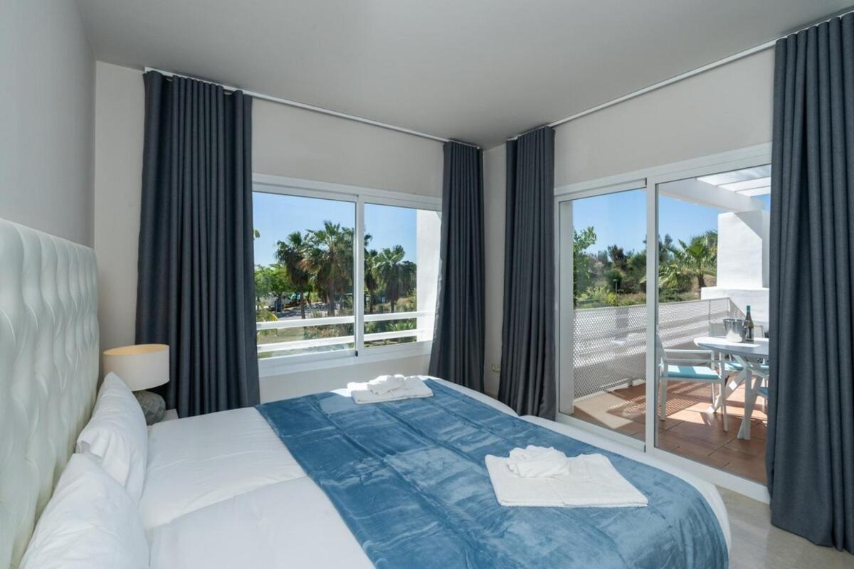 Al-114 - - Alcazaba Lagoon 2 Bed Apartamento Estepona