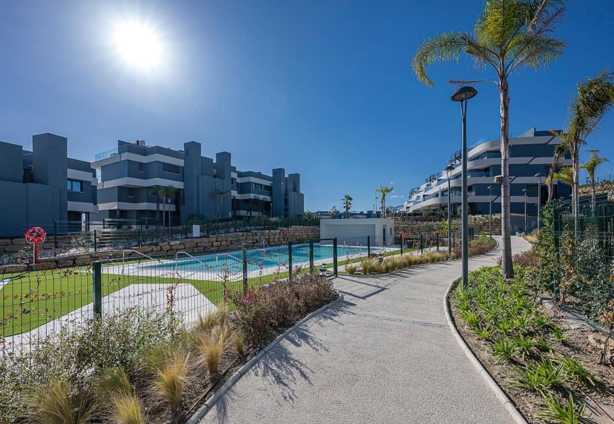 Magnificent 3-bedroom Apartment, Terrace, Sauna And Swimming Pools Estepona