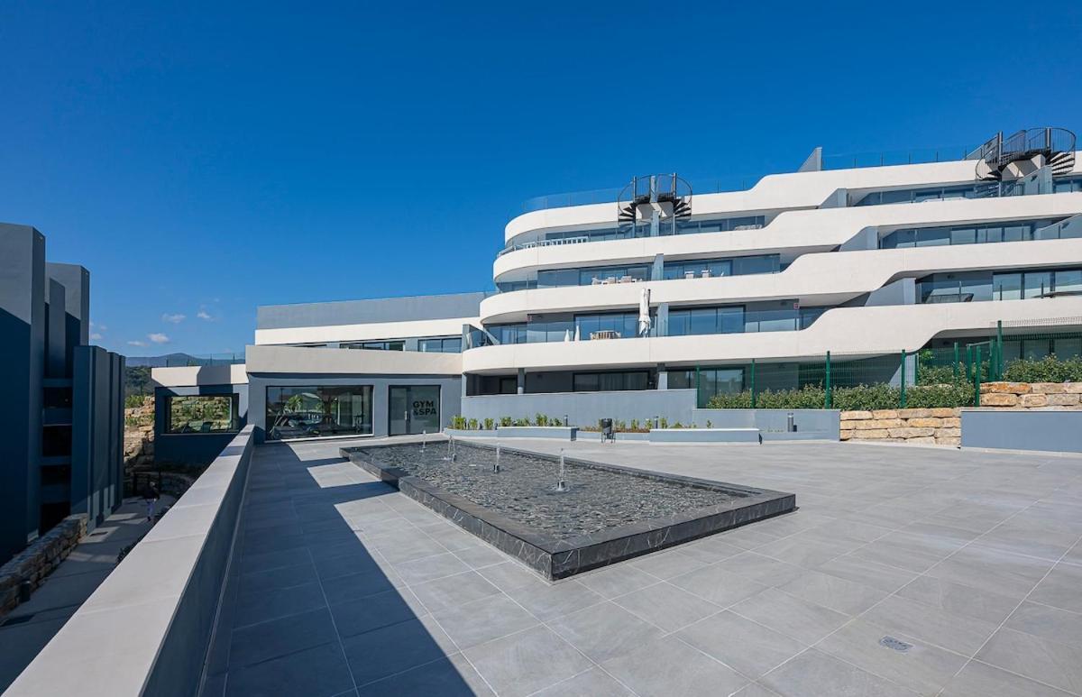 Magnificent 3-bedroom Apartment, Terrace, Sauna And Swimming Pools Estepona