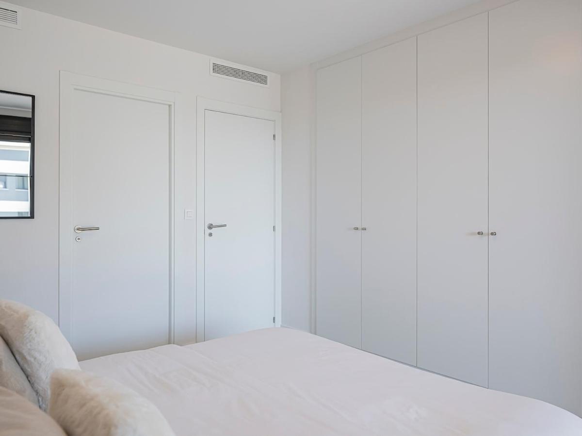 Magnificent 3-bedroom Apartment, Terrace, Sauna And Swimming Pools Apartment *