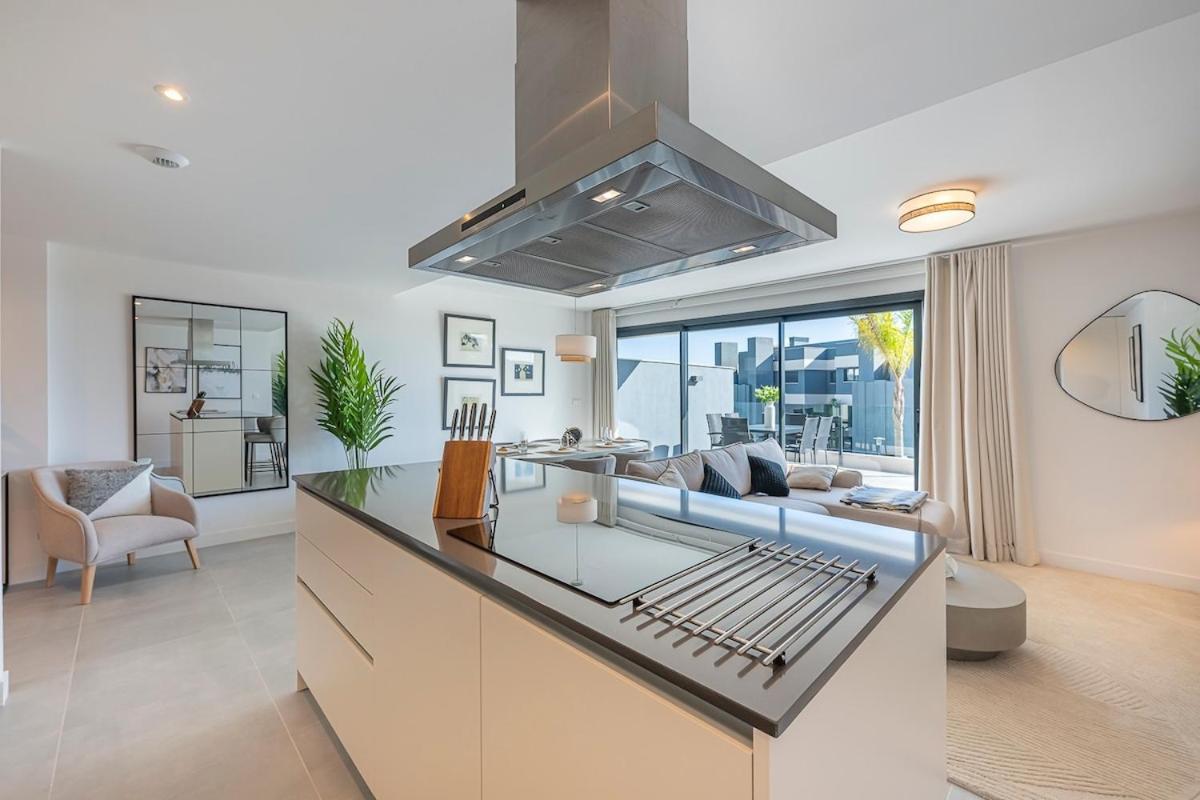 Magnificent 3-bedroom Apartment, Terrace, Sauna And Swimming Pools Apartment *