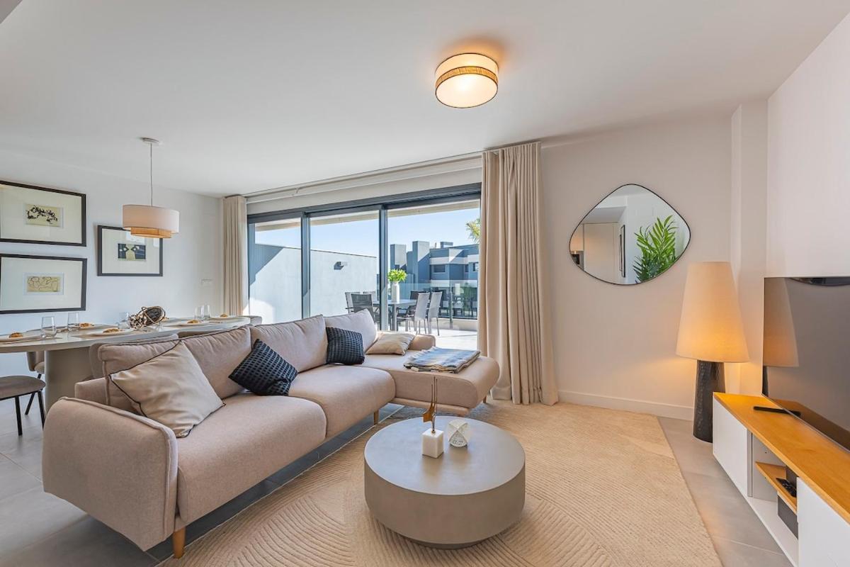 Magnificent 3-bedroom Apartment, Terrace, Sauna And Swimming Pools *
